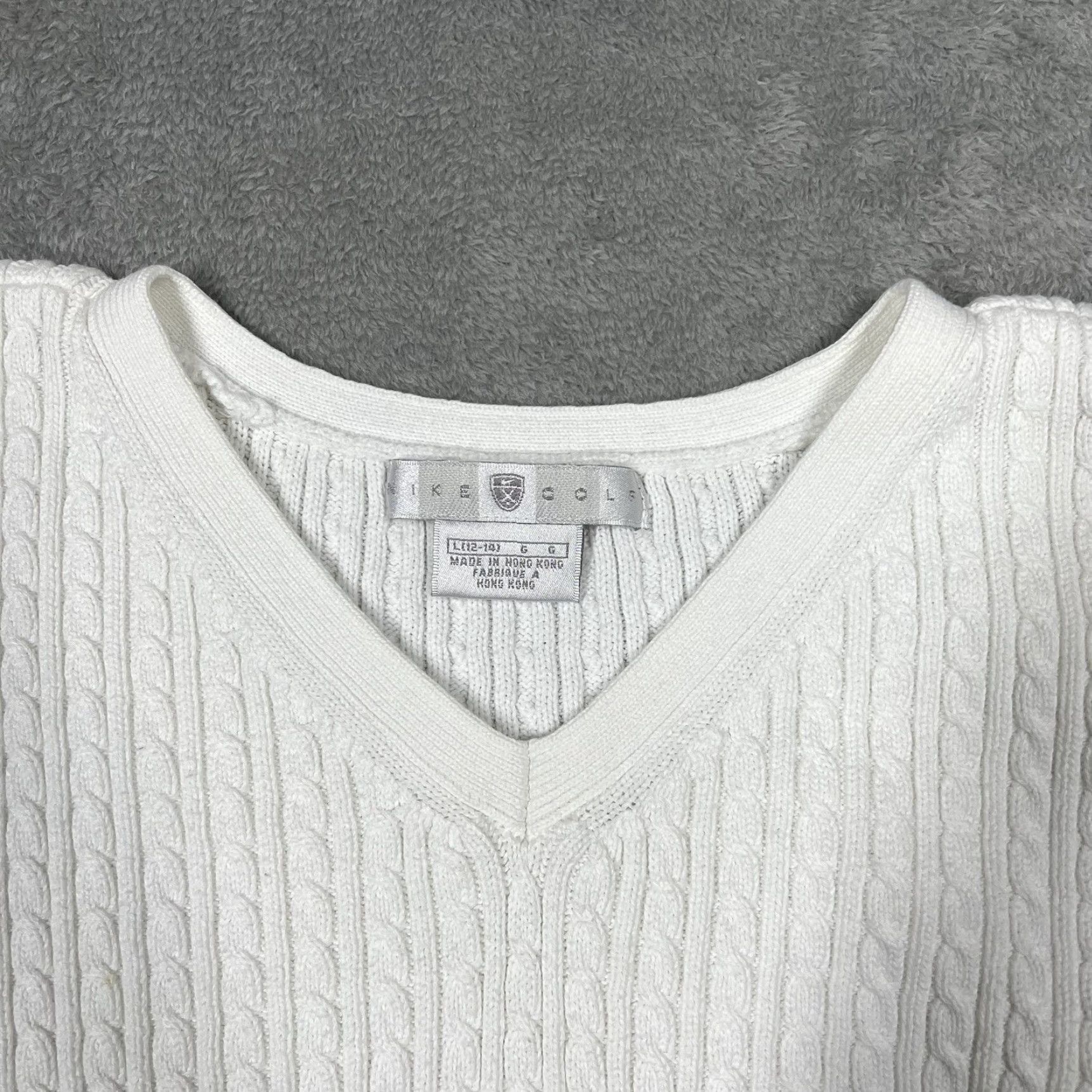 Nike Nike Women's Large Golf V-Neck Pullover Sweater Vest Sleeveless White EUC Size L / US 10 / IT 46 - 4 Thumbnail