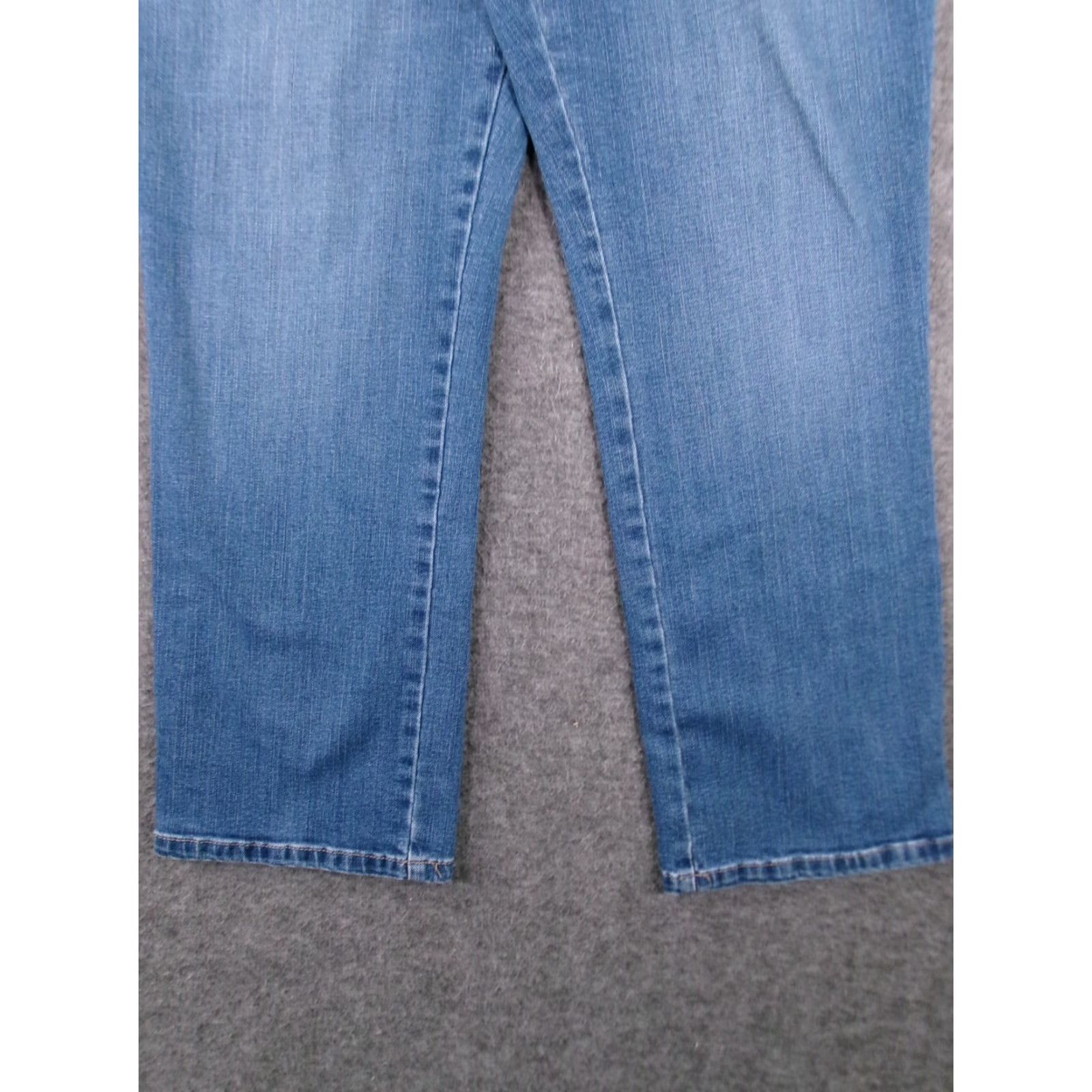 Lee Lee Jeans Women 12P Petite Blue Classic Fit Straight Medium Wash Capsule Causal Size 34" / US 12 / IT 48 - 3 Thumbnail