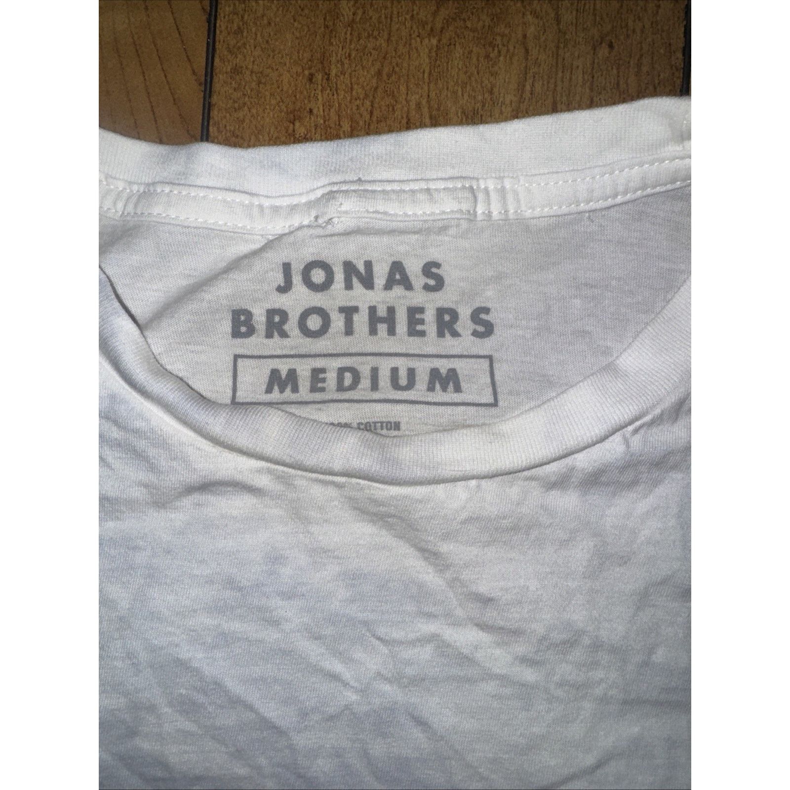 Band Tees Jonas Brothers Band Tee White Graphic T-Shirt Medium 19x26 Size US M / EU 48-50 / 2 - 6 Thumbnail