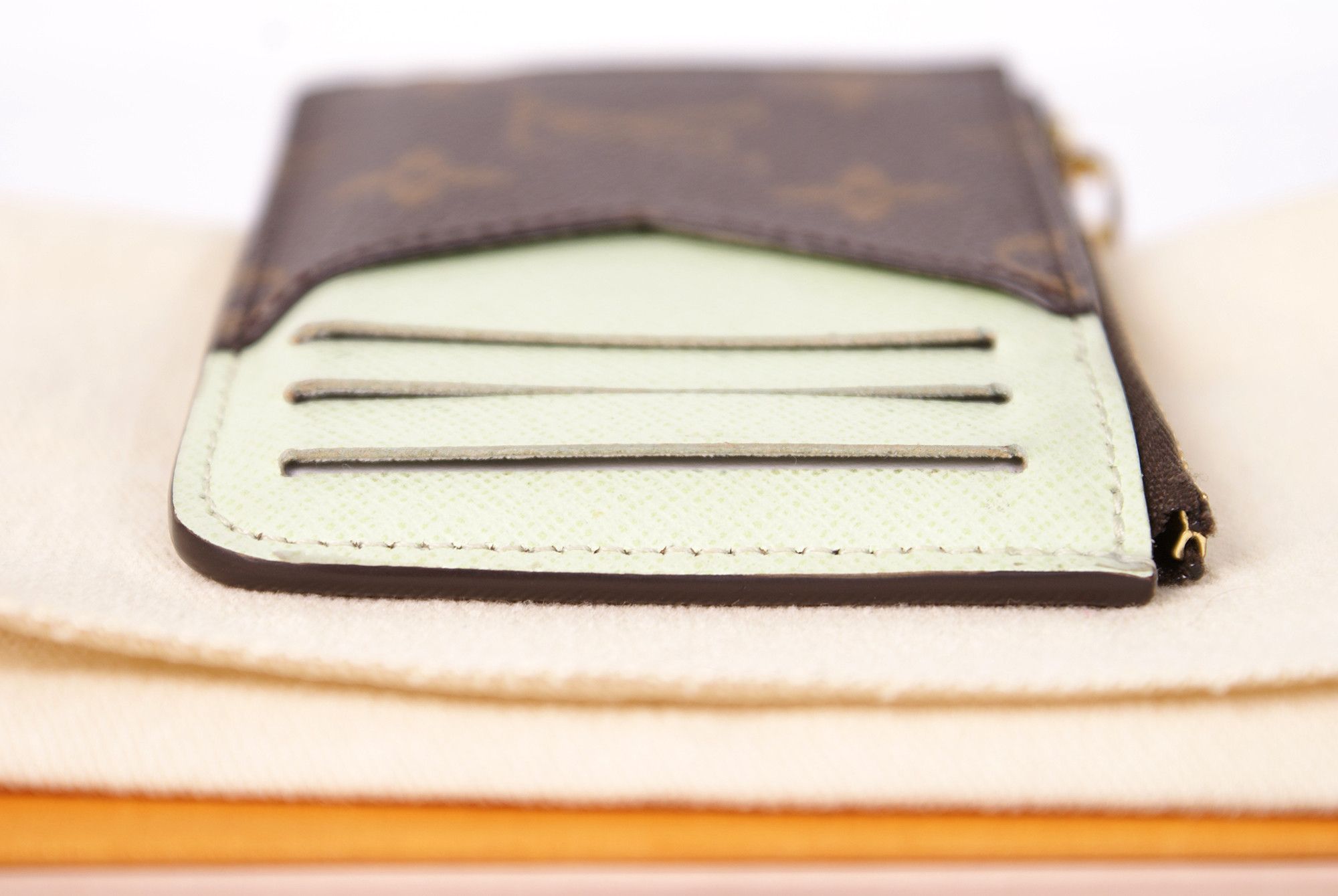 Louis Vuitton Louis Vuitton Romy Card Holder Zip Coin Pouch Matcha M82939 Size ONE SIZE - 9 Thumbnail