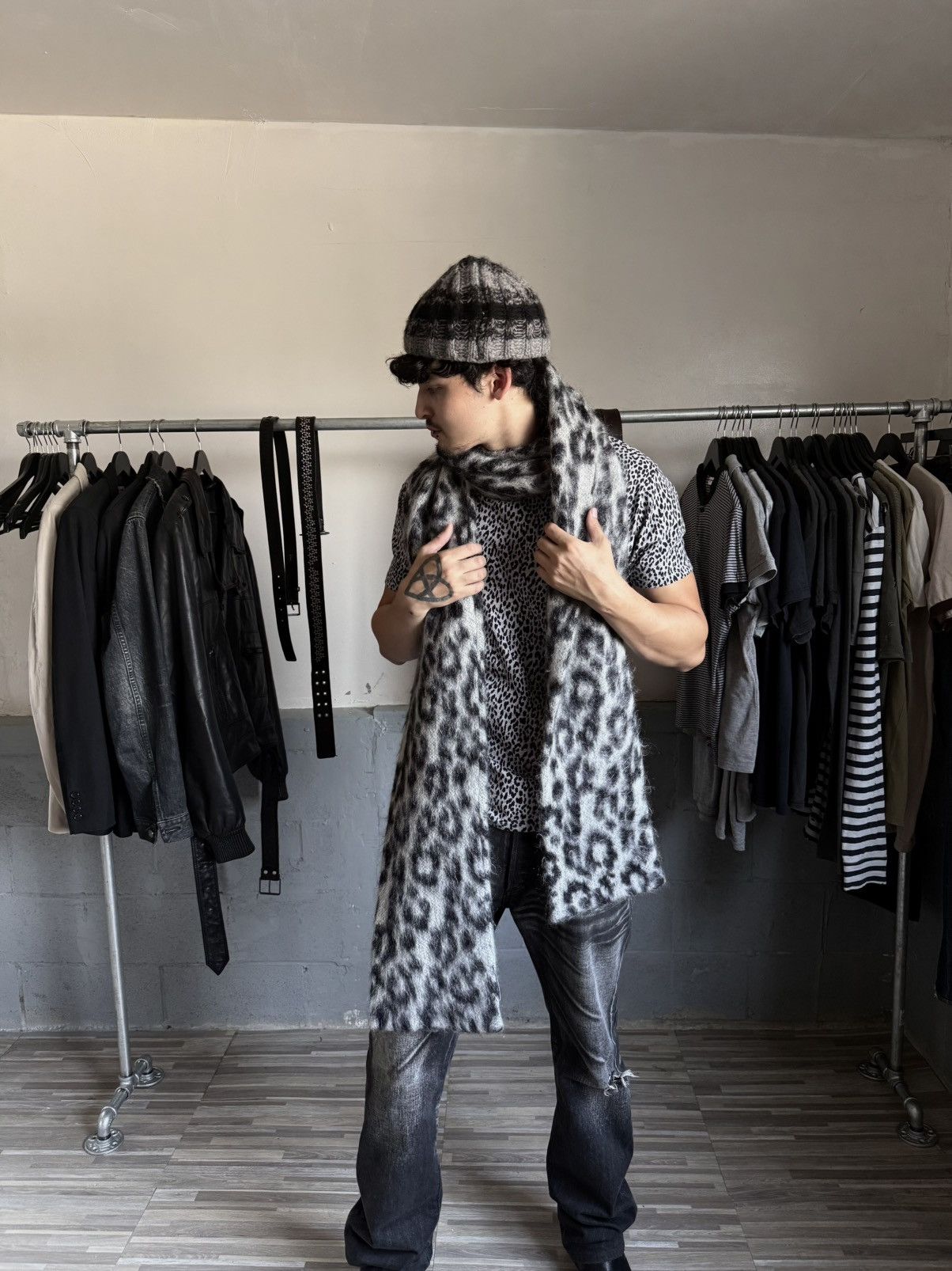 SAINT LAURENT PARIS ベイビーキャットストール SAINT LAURENT PARIS ベイビーキャットストール