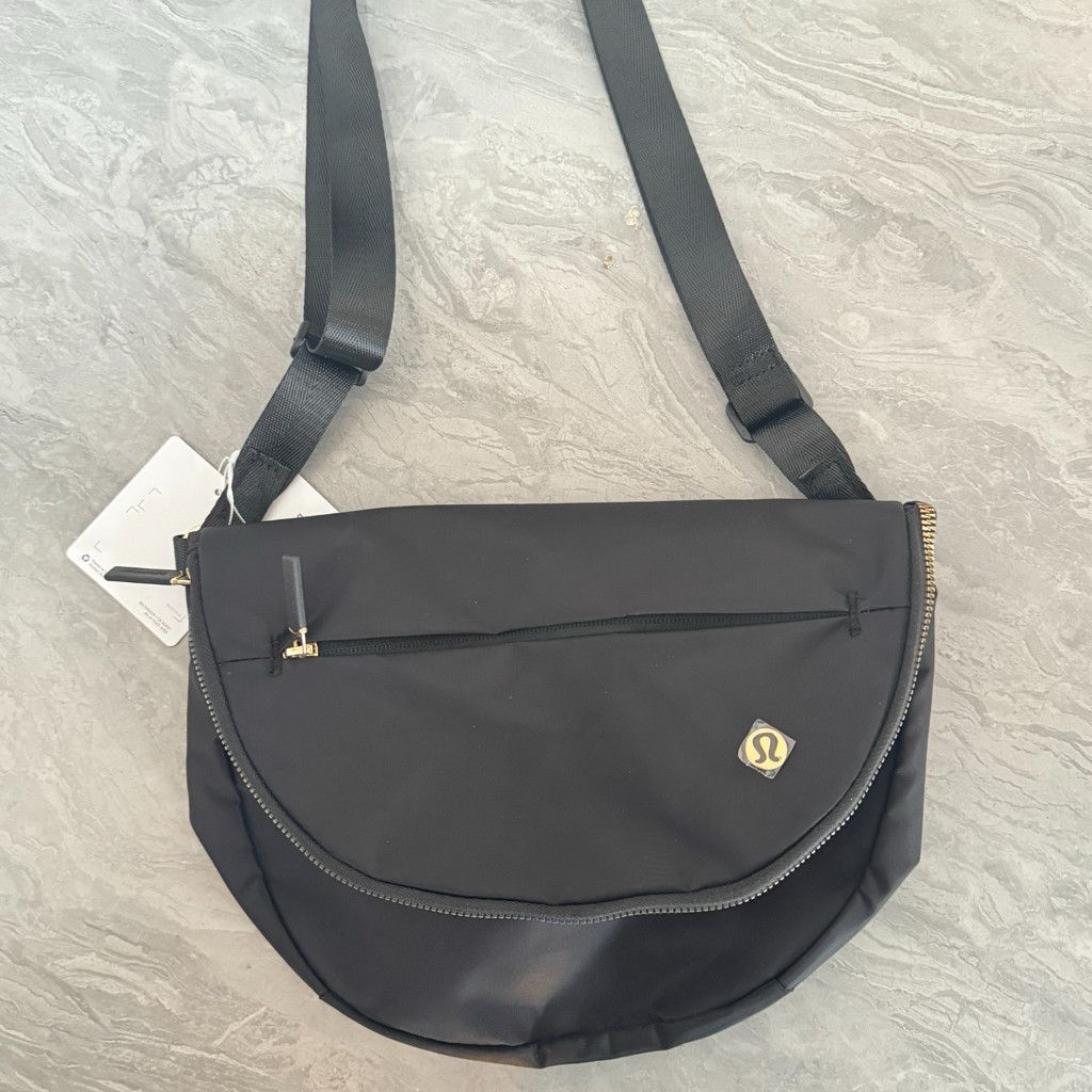 J Brand Lululemon All Night Festival Bag 5L BLACK/GOLD Size ONE SIZE - 1 Thumbnail