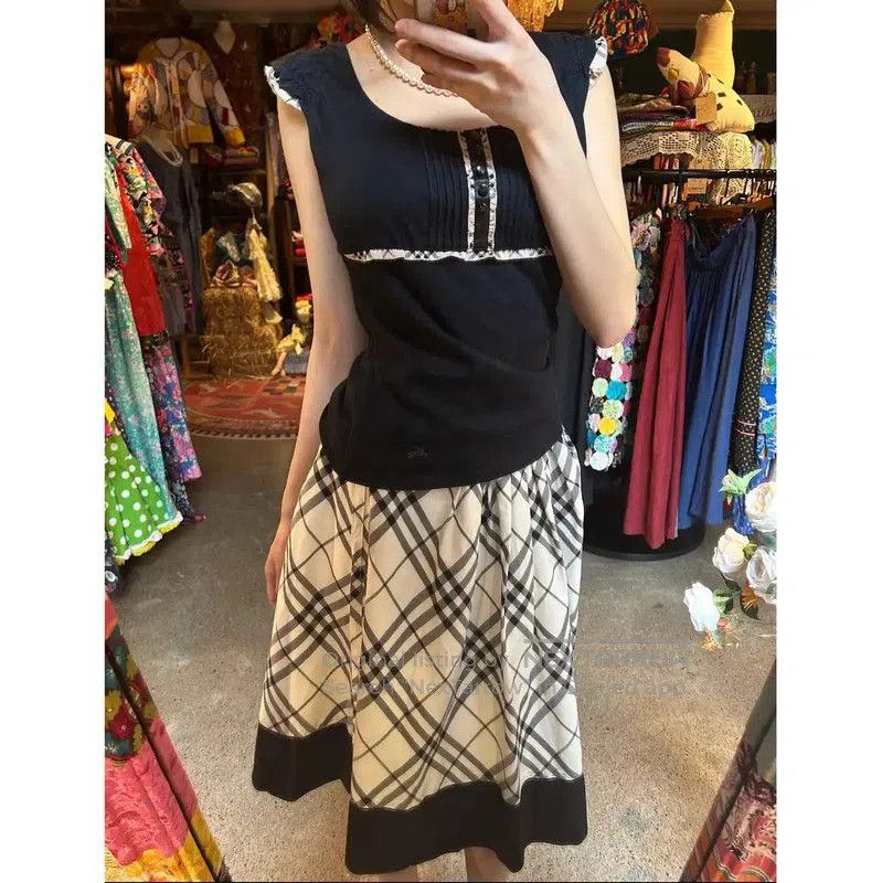 Burberry Burberry White Cotton Ladies Skirt. Size 23" - 8 Thumbnail