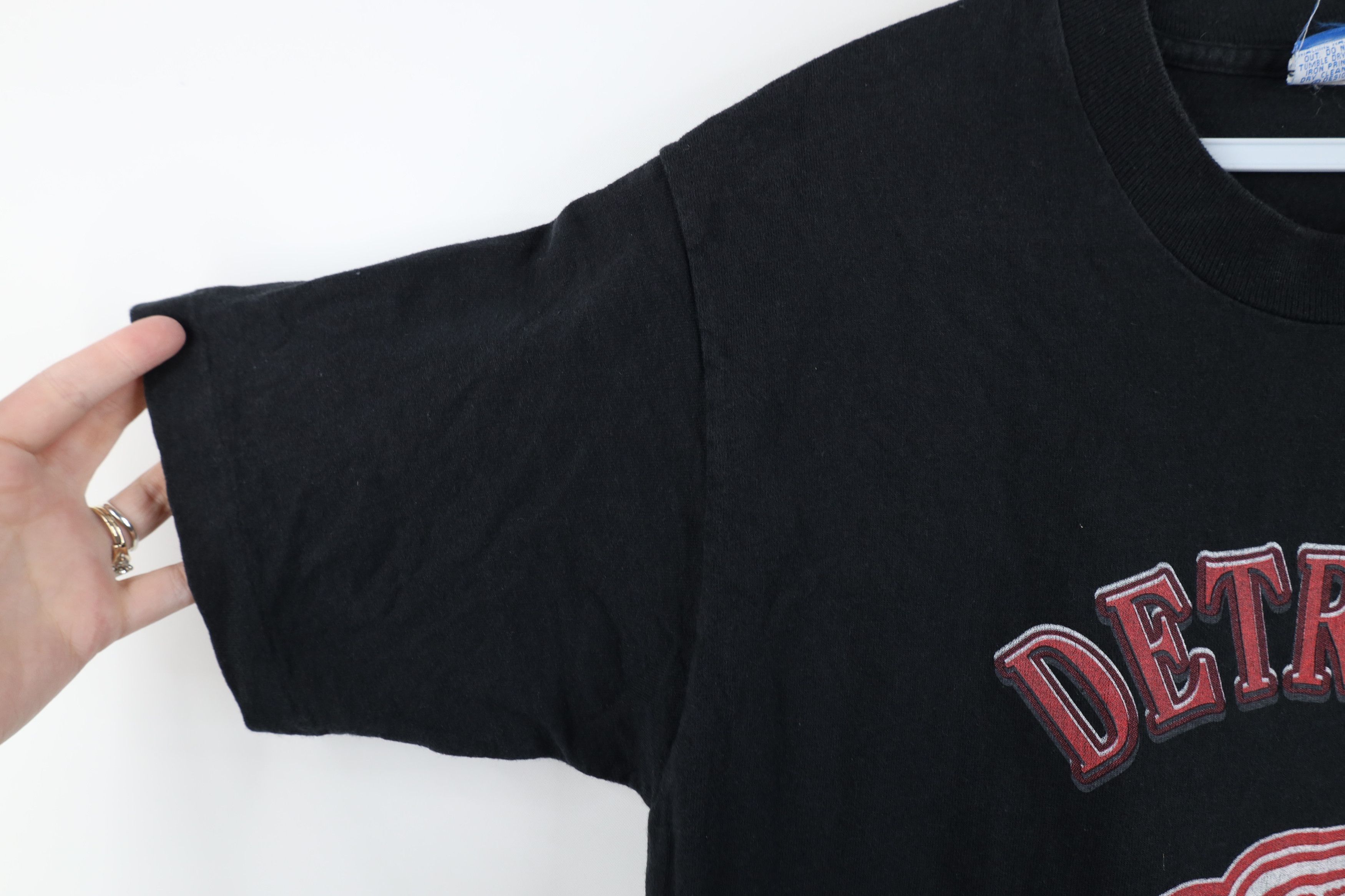 Vintage Vintage 90s Red Wings Hockey Short Sleeve T-Shirt USA Size US S / EU 44-46 / 1 - 5 Thumbnail