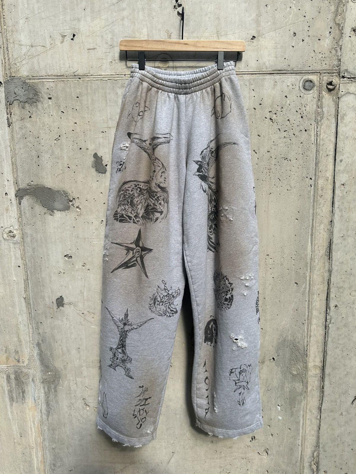 Balenciaga Balenciaga tattoo sweatpants Size US 31 - 1 Thumbnail