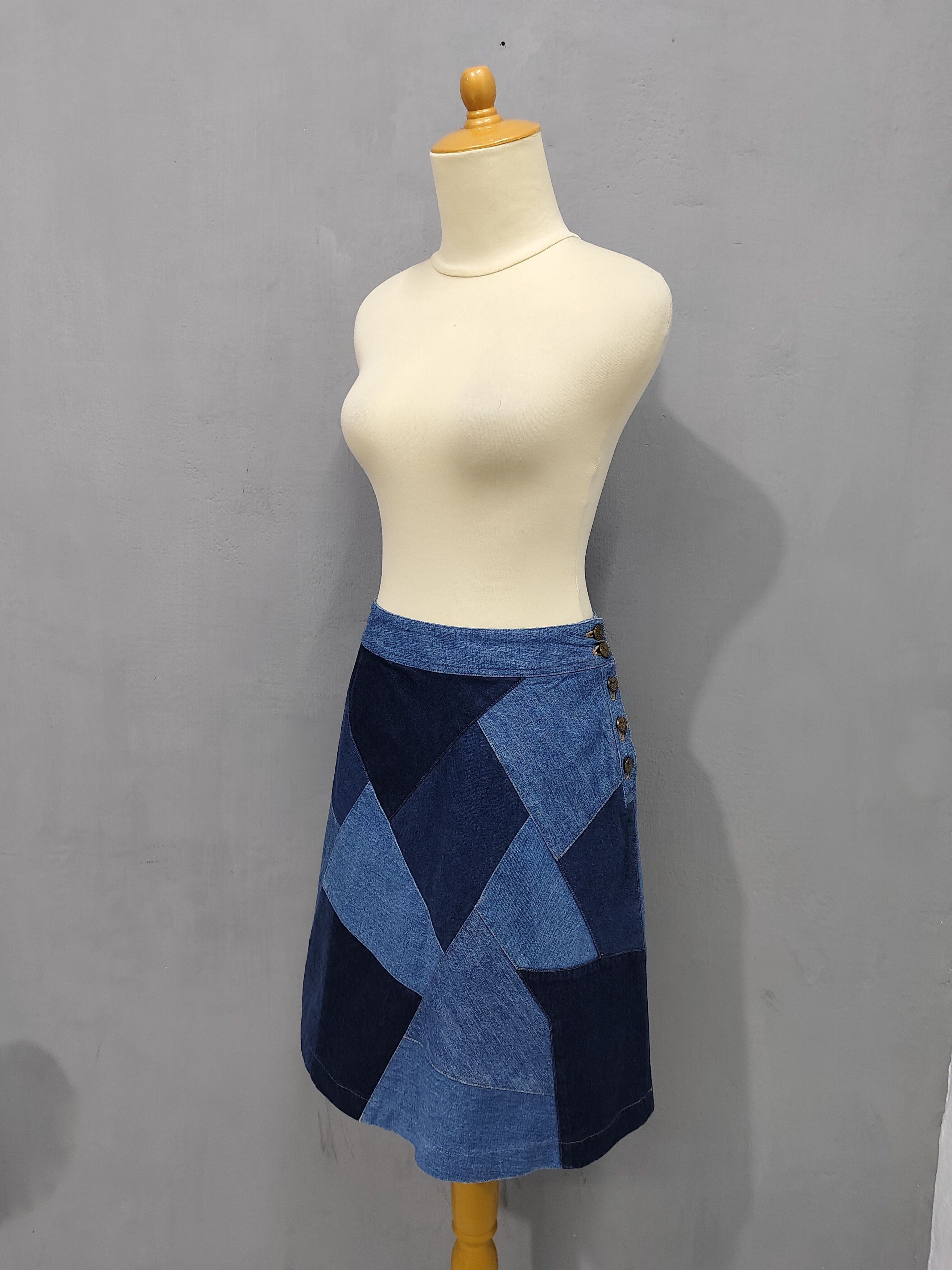 Mademoiselle Non Non Mademoiselle Non Non 🇯🇵 Mosaic Pacthwork Panel Denim Skirt Size 30" / US 8 / IT 44 - 8 Thumbnail
