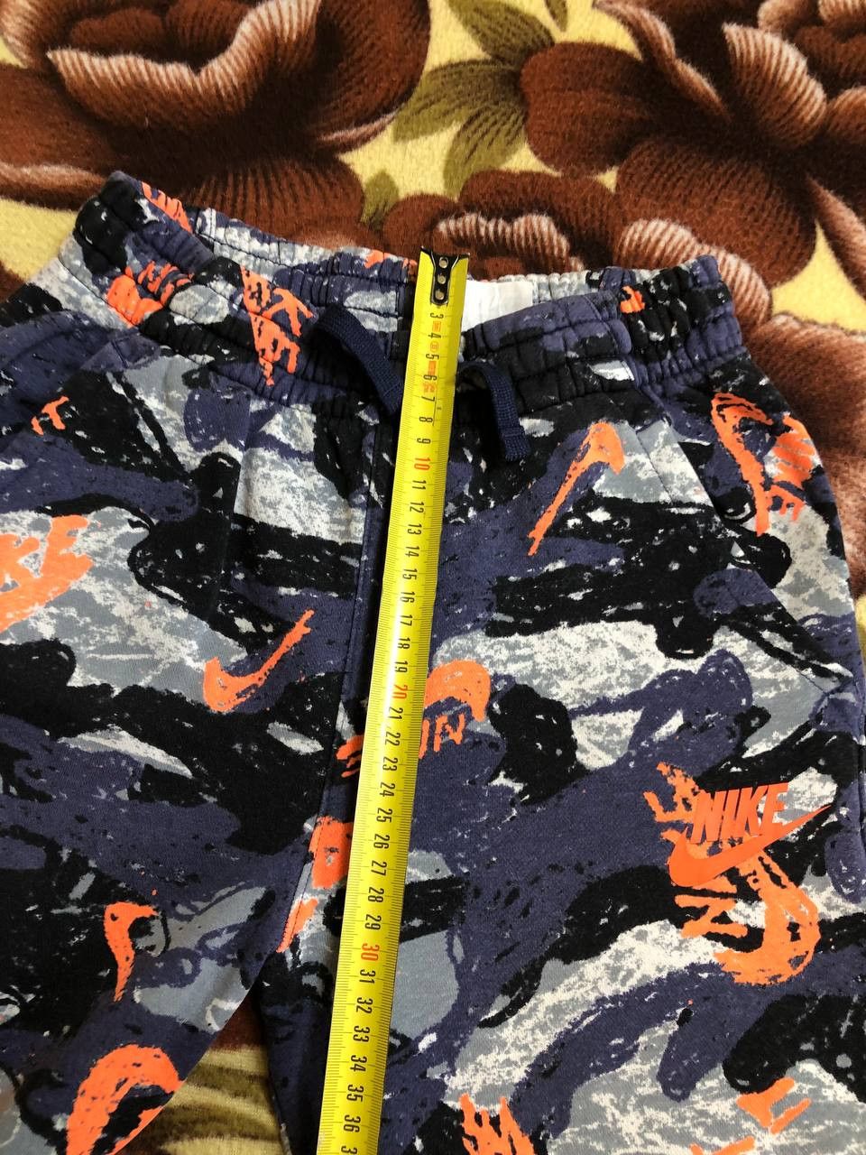 Nike Nike (kids XL) Boy's Club Fleece Printed Joggers Size US 29 - 7 Thumbnail