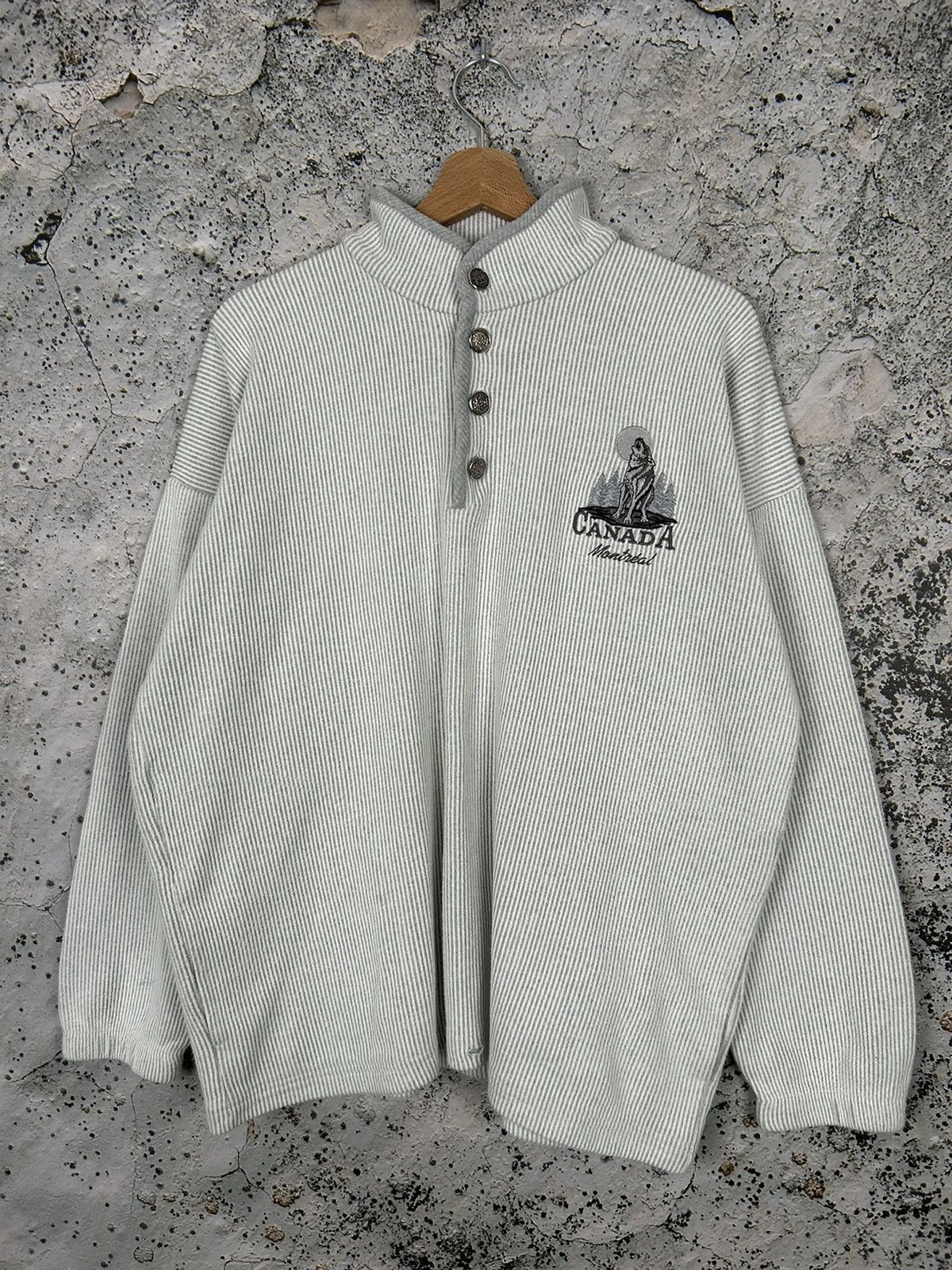 Vintage Vintage Canada Wolf 90s Animal Crewneck Sweatshirt Size US L / EU 52-54 / 3 - 1 Thumbnail