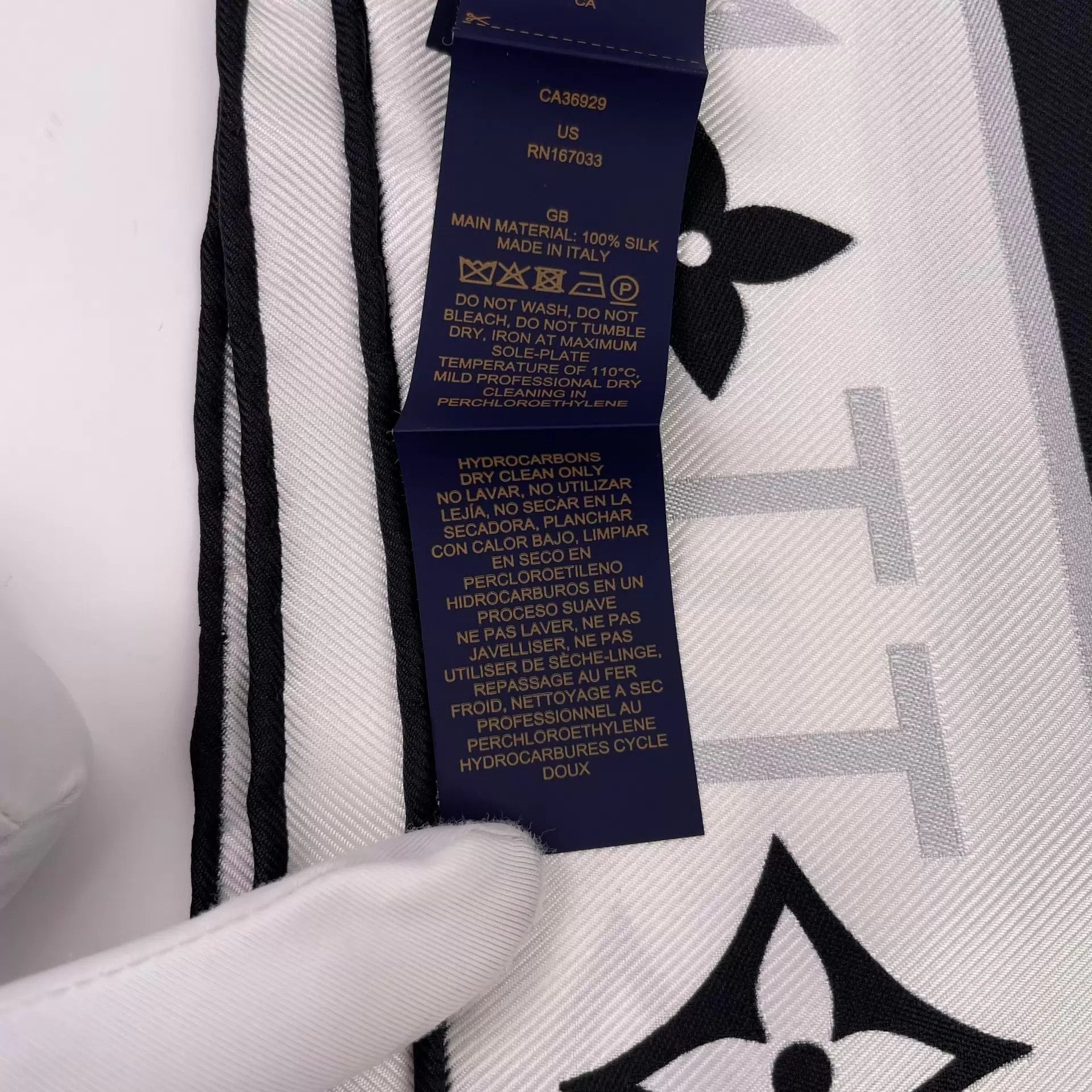 Louis Vuitton LV 90x90 Black & White Colorblocked Scarf 24 Size ONE SIZE - 8 Thumbnail