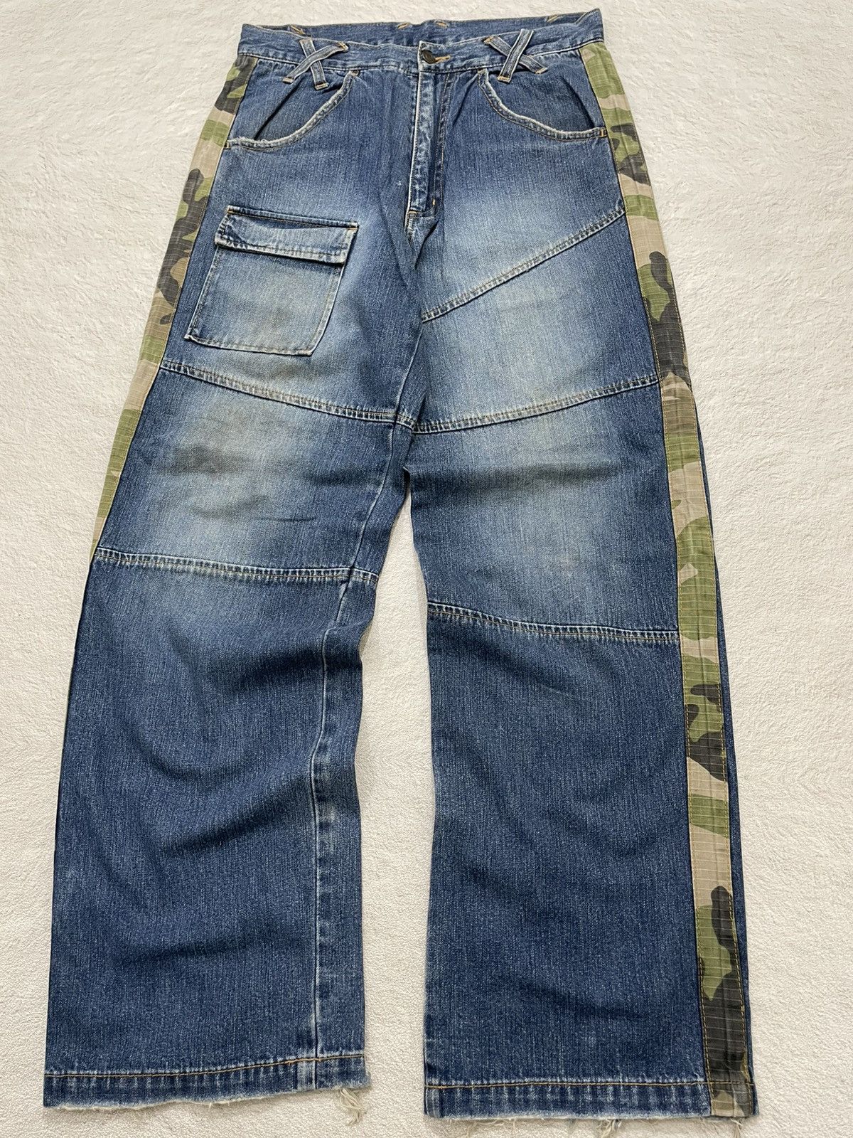 Japanese Brand 2000s Patchwork Denim Cargo Jeans with Camo Panels Size US 30 / EU 46 - 1 Thumbnail