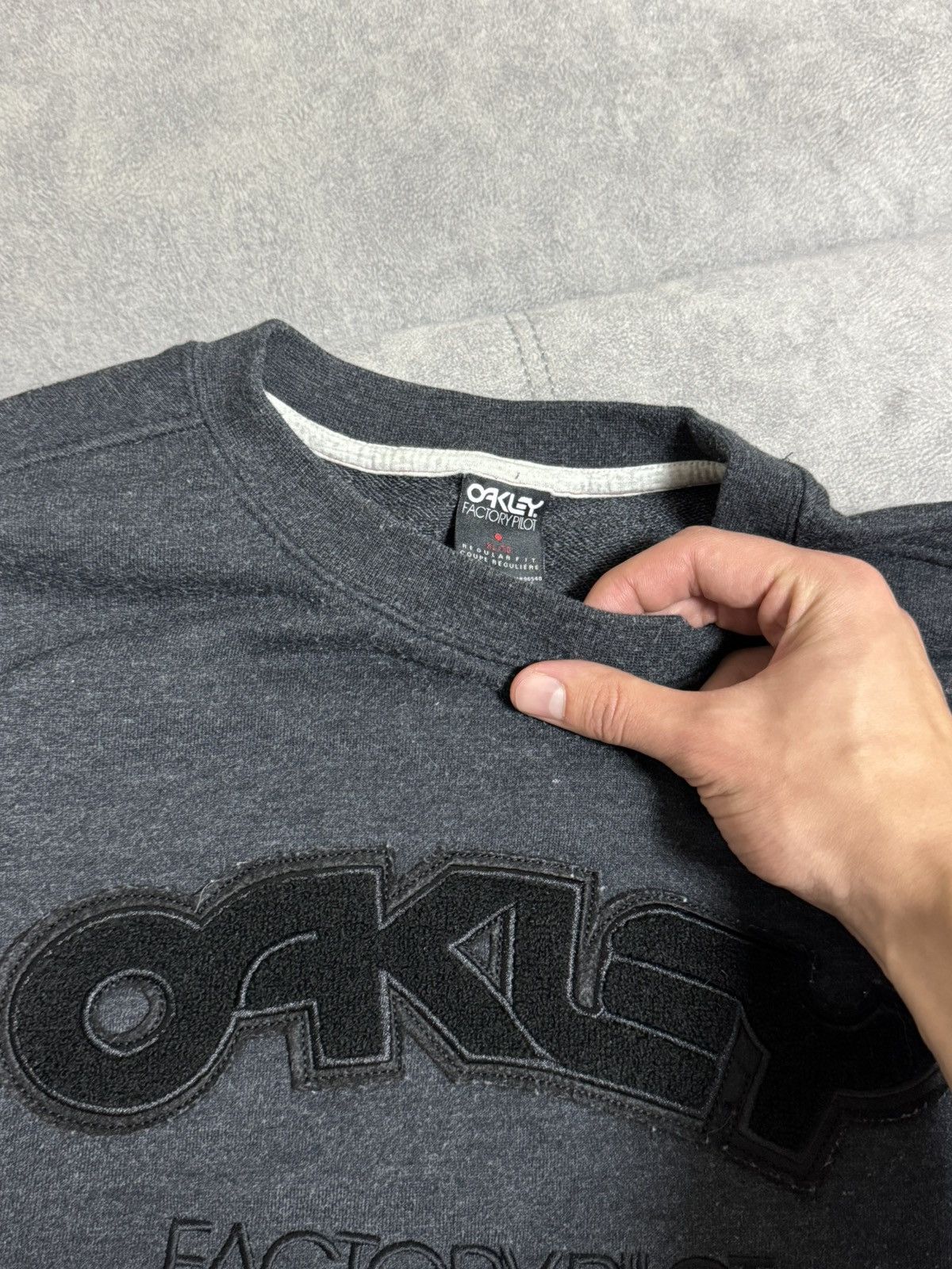 Oakley Rare Oakley Factory Y2K outdoor sweatshirt mens size XL Size US XL / EU 56 / 4 - 9 Thumbnail