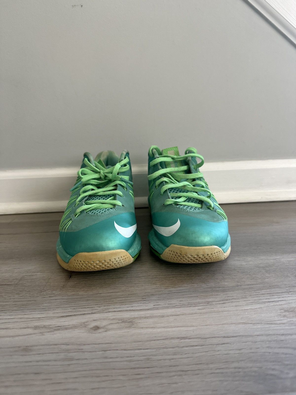 Nike Air Max LeBron X Easter Lows Size US 7.5 / EU 40-41 - 3 Thumbnail