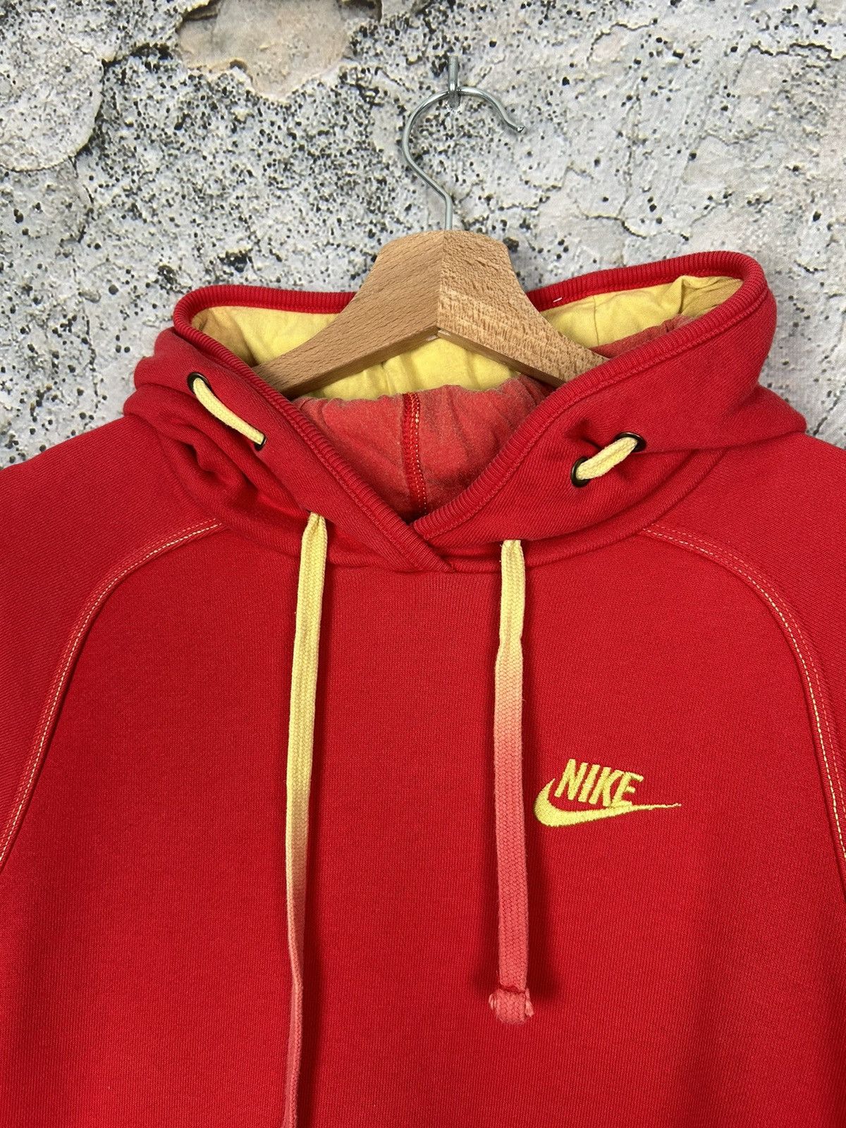 Nike Vintage Nike Red Hoodie Y2K Streetwear 00s Sportswear Size US M / EU 48-50 / 2 - 3 Thumbnail