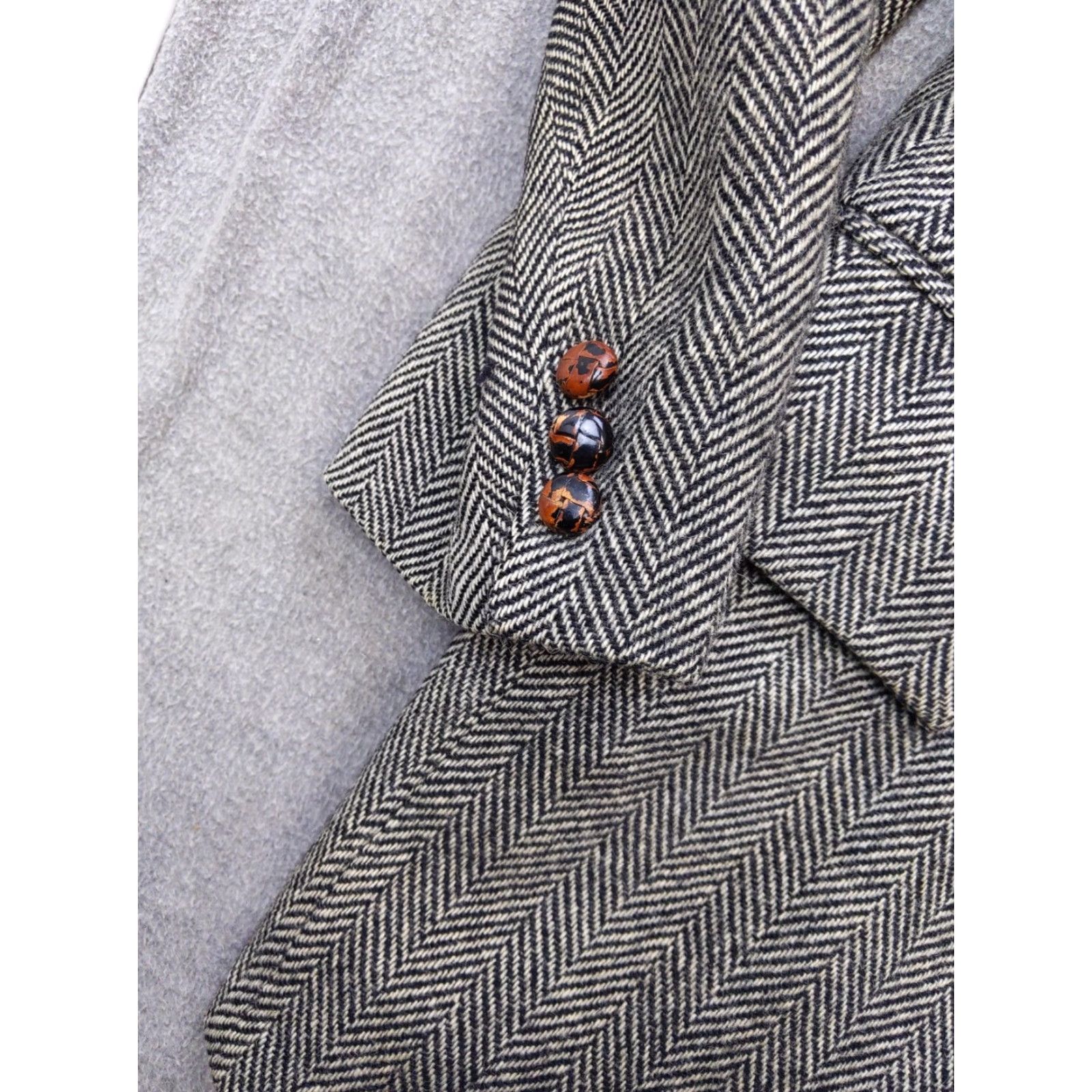 Vintage VINTAGE Garrison Park Grey Wool Tweed Herringbone 2 Button Notch Lapel Single-Breasted Sport Coat Men 42 Regular Size US XS / EU 42 / 0 - 3 Thumbnail