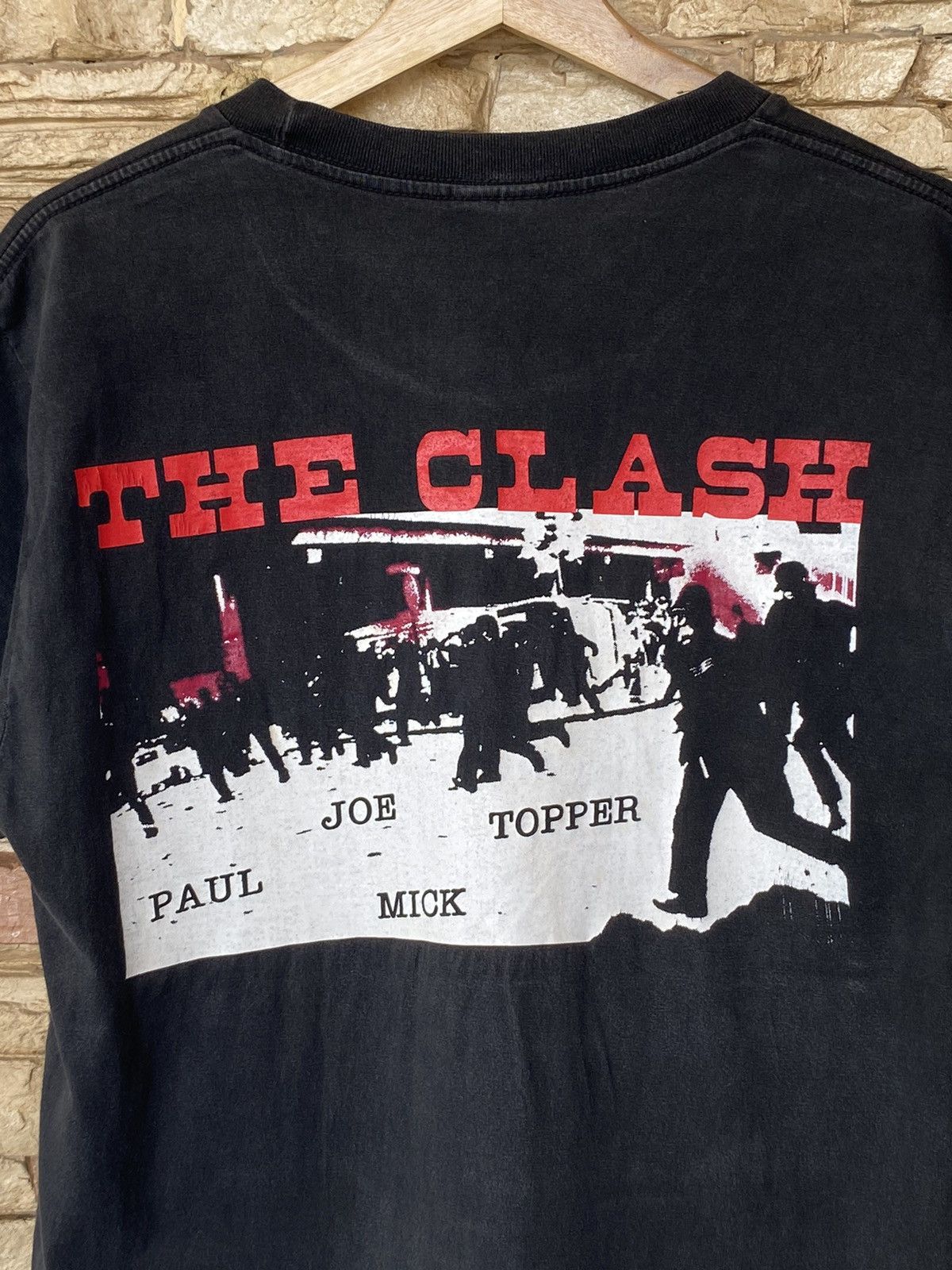 Vintage Rare 2004 Vintage The Clash Punk Rock Band Tees Distressed Size US M / EU 48-50 / 2 - 9 Thumbnail