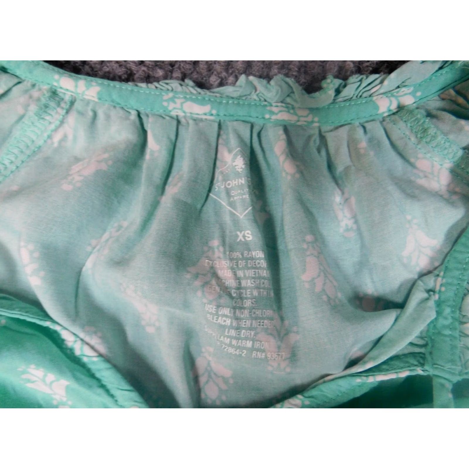 Vintage VINTAGE? No. St. John's Bay Womens Blouse XS Green Floral Crew Neck Pullover Short Sleeve Button Rayon Casual Regular Blouse Womens Girls? Size XS / US 0-2 / IT 36-38 - 5 Thumbnail