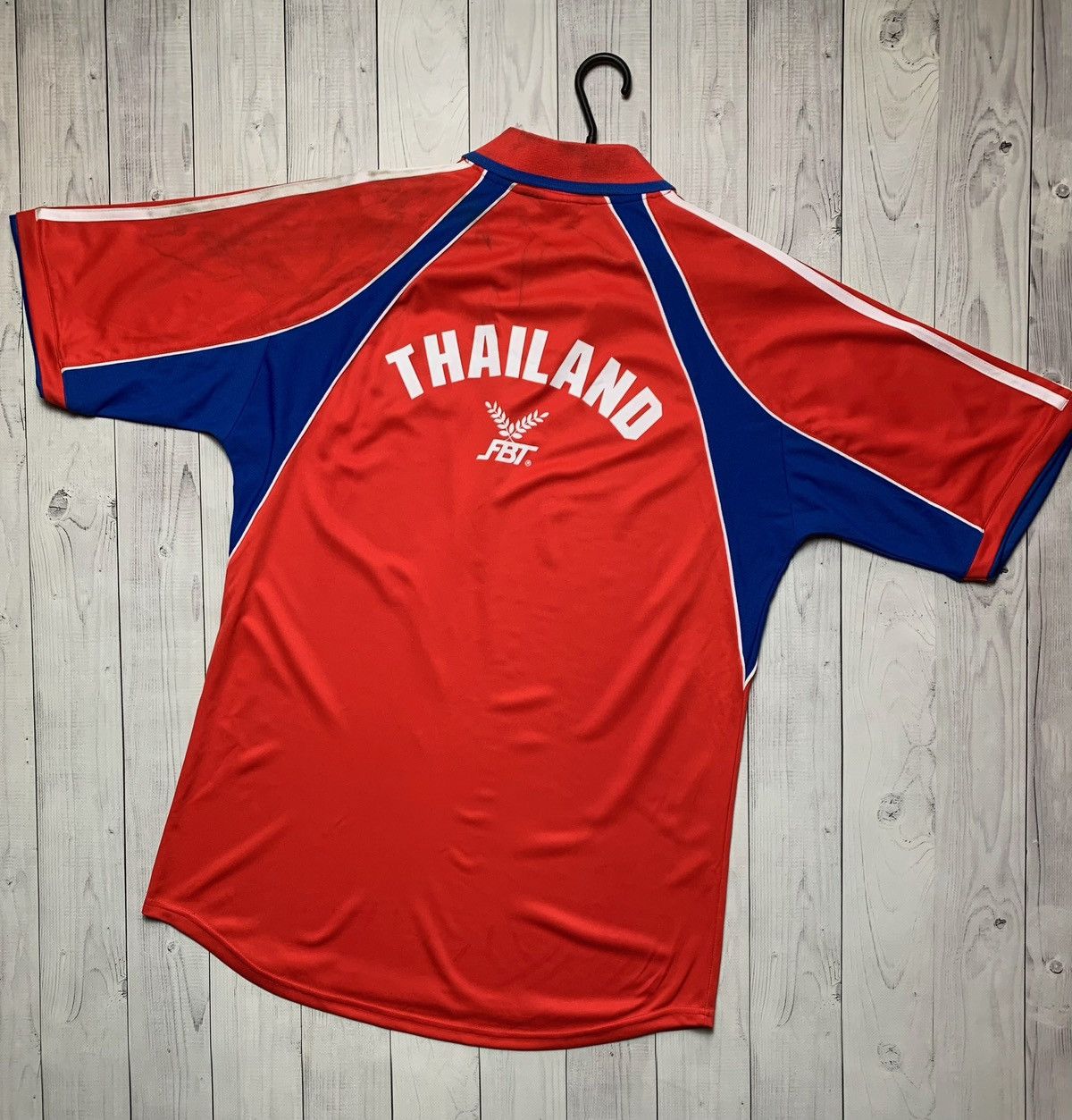 Thailand soccer jersey logo red size XL