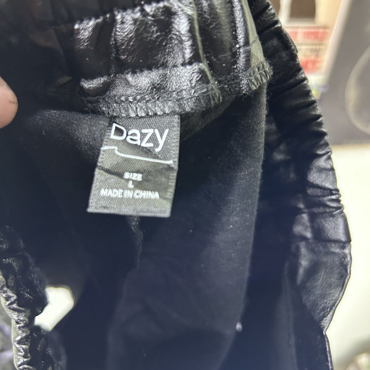 Japanese Brand Vintage Dazy Syntetic Leather Short Size 28" / US 6 / IT 42 - 7 Thumbnail