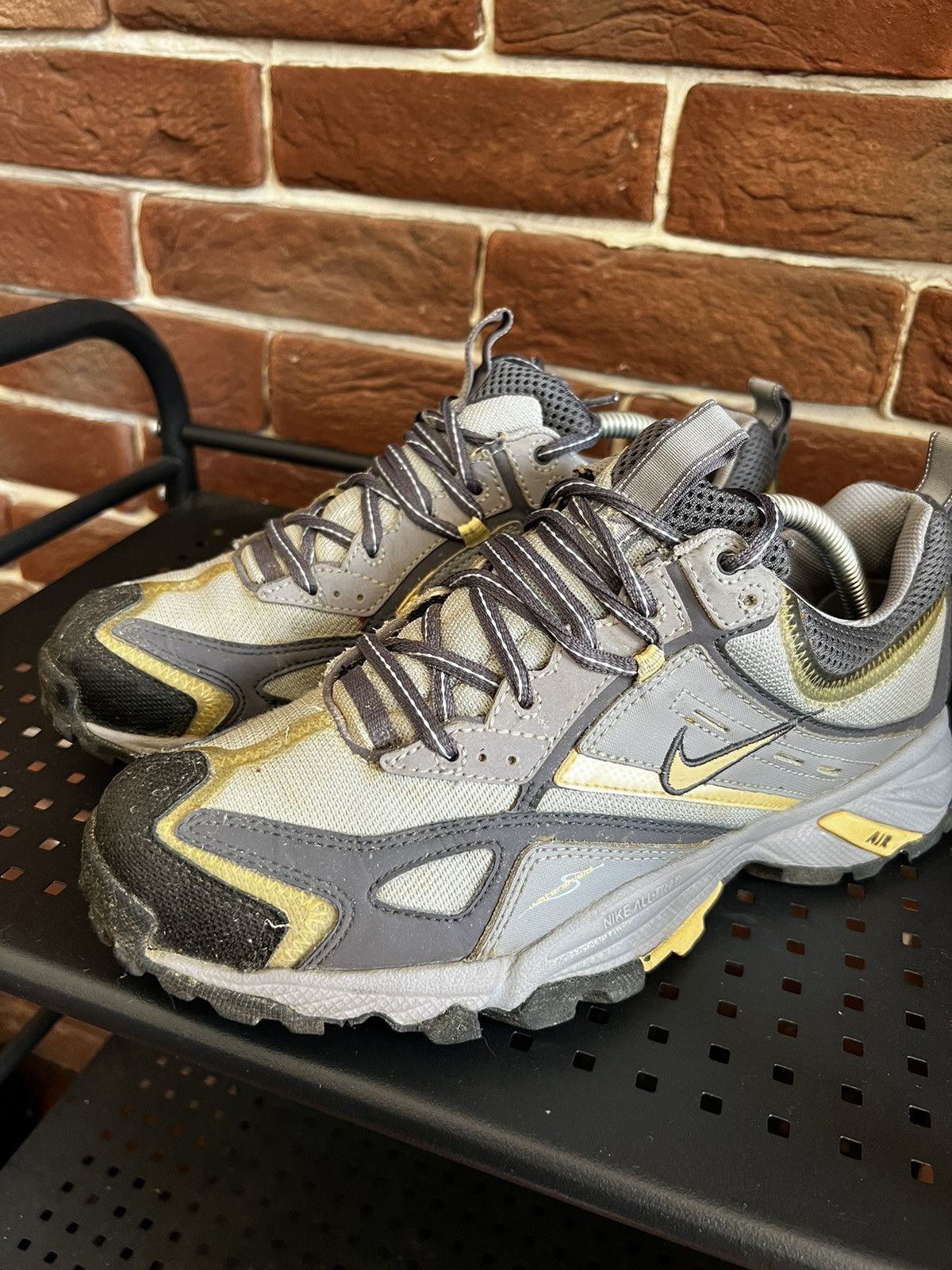 Nike ACG Nike ACG Y2k Vintage 2005 Og Low Sneakers Hype Outdoor Rare Size US 9 / EU 42 - 4 Thumbnail
