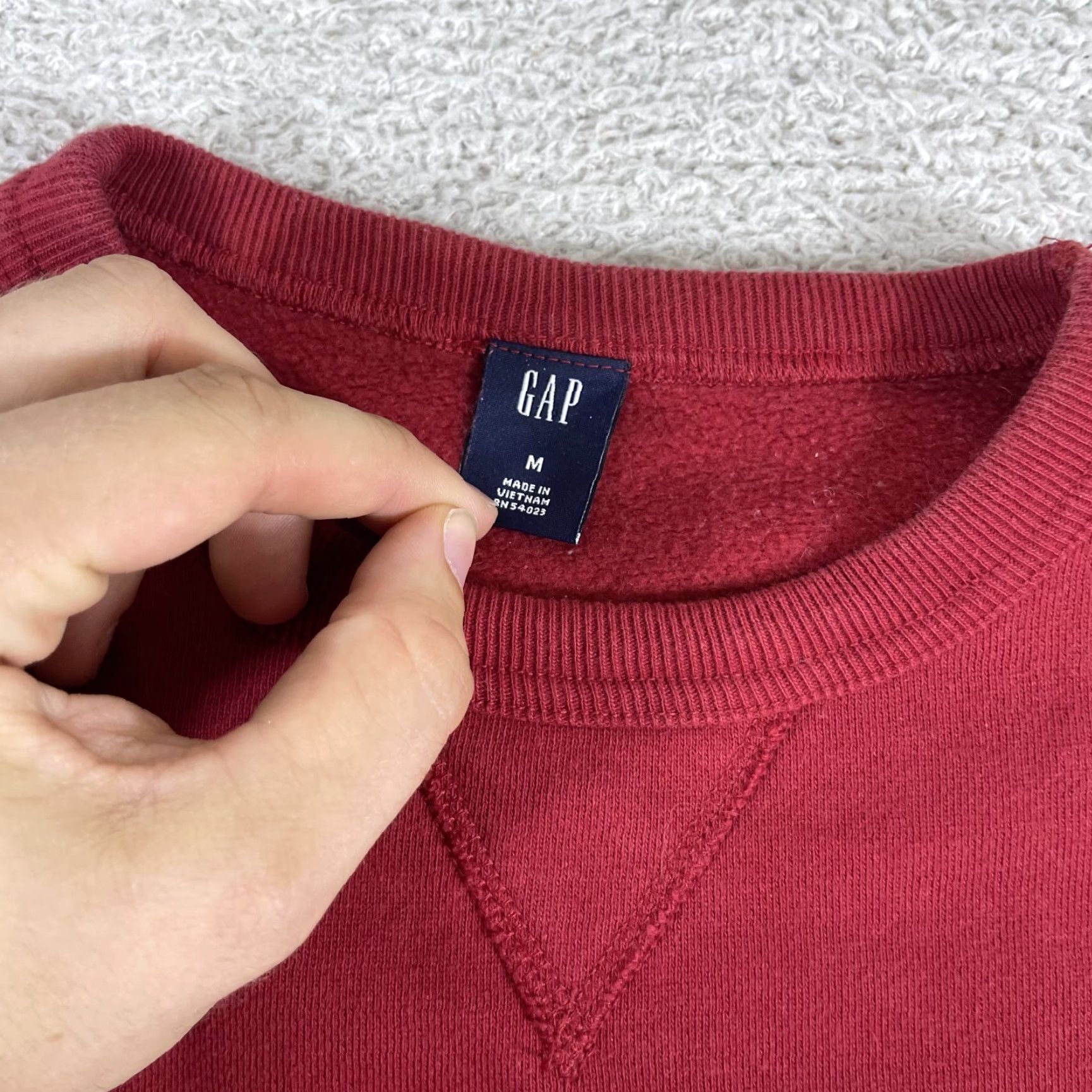 Gap VINTAGE GAP Crewneck Sweatshirt Mens M Red Heavyweight 90s YZY Y2K Single V Crewneck Pullover Sweatshirt Mens Size US M / EU 48-50 / 2 - 3 Thumbnail