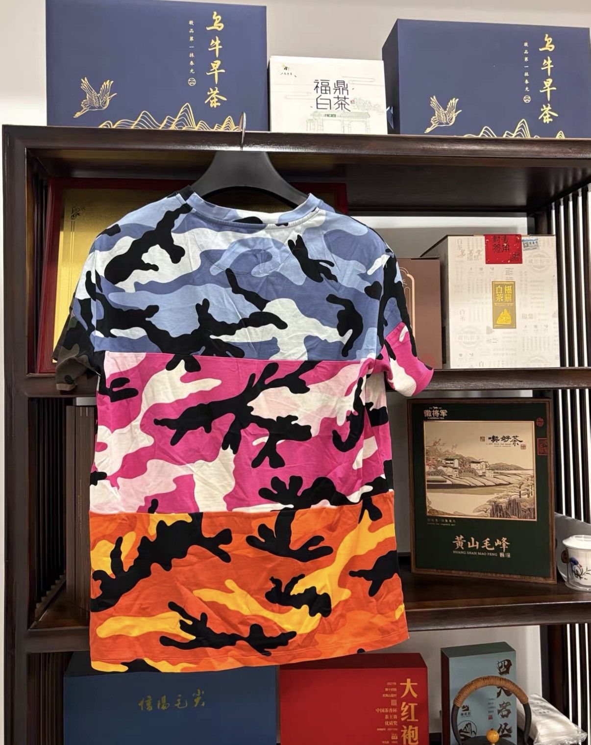 Valentino Valentino Short Sleeve T-shirt J2 Size US S / EU 44-46 / 1 - 2 Thumbnail