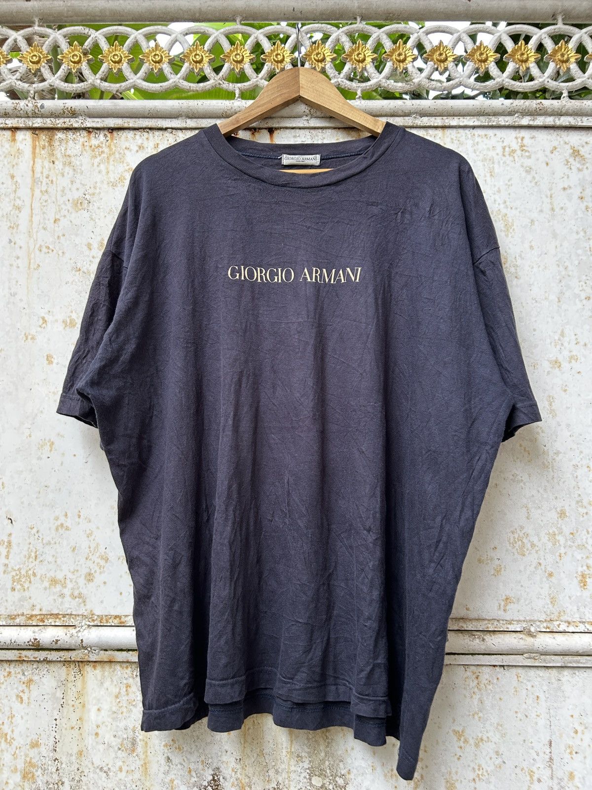Vintage Vintage 90s Giorgio Armani Shot Sleeve T-shirt Size US L / EU 52-54 / 3 - 1 Thumbnail