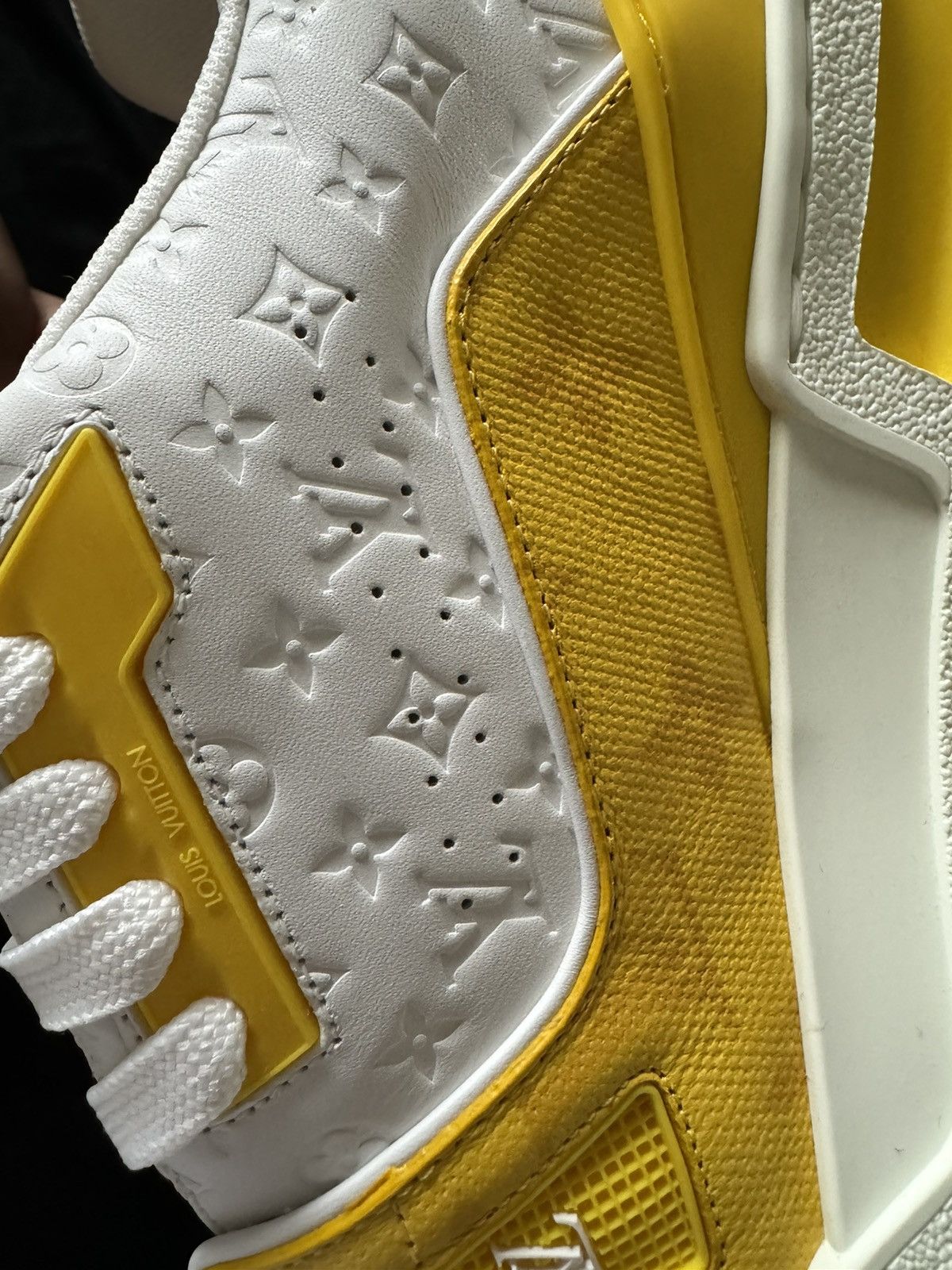 Louis Vuitton Louis Vuitton Trainer White Yellow Monogram Size US 10 / EU 43 - 17 Thumbnail
