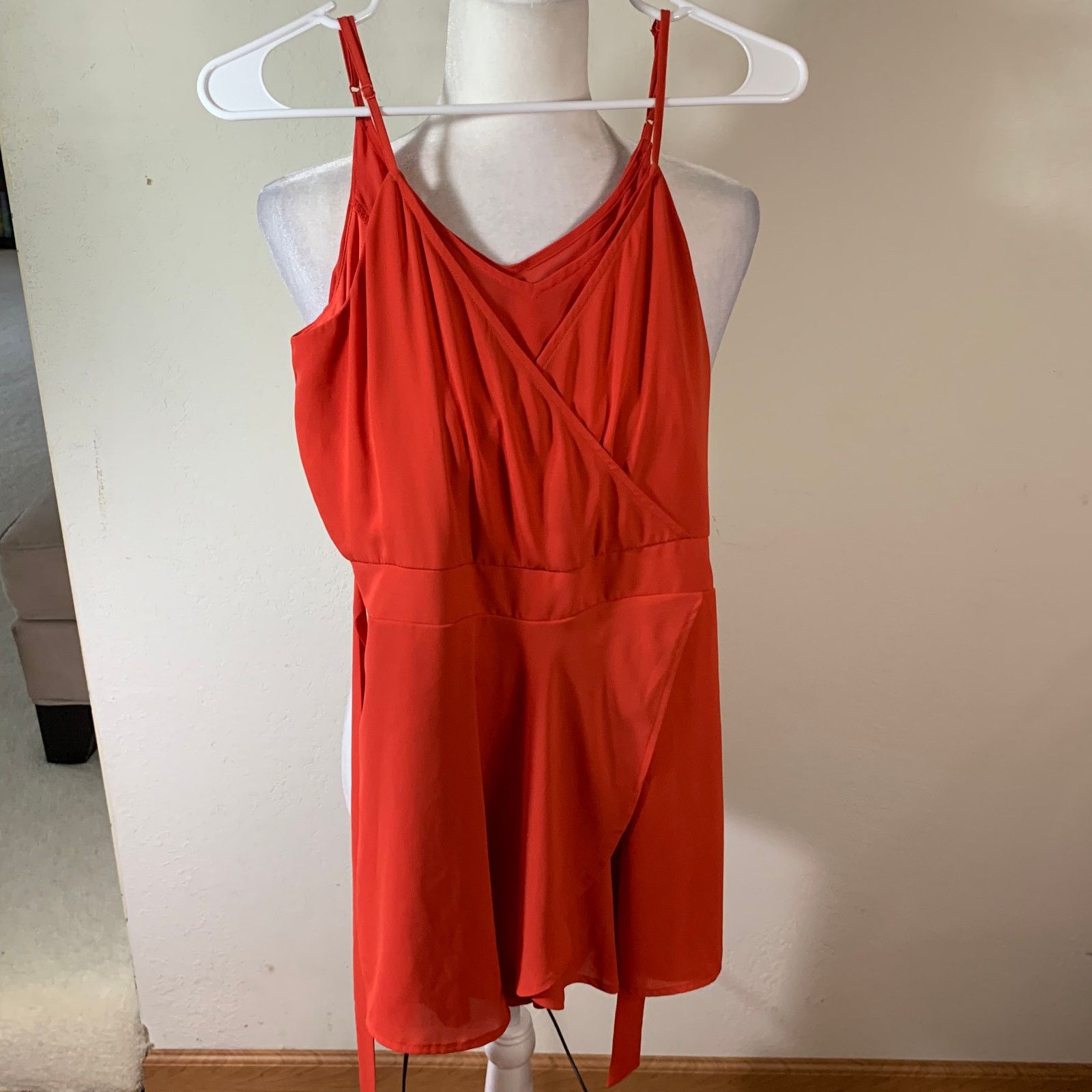 Express Express Coral Romper/Dress Size 4 Size 27" / US 4 / IT 40 - 3 Thumbnail
