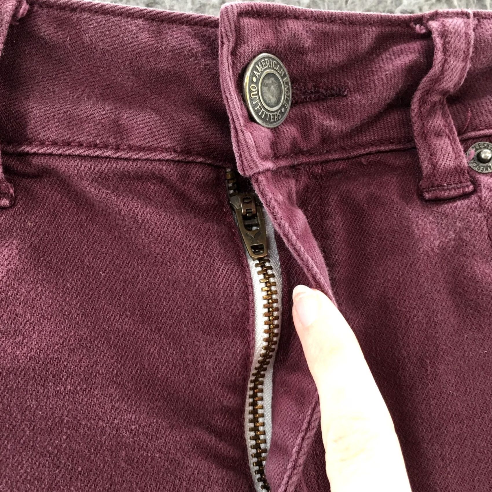 American Eagle Outfitters American Eagle Outfitters Cut-off Shorts Womens 4 Purple Zip Fly Denim 28 Inseam 2.5 in Distressed 5-Pocket Regular Rise Mid Vintage: No Size 27" / US 4 / IT 40 - 3 Thumbnail