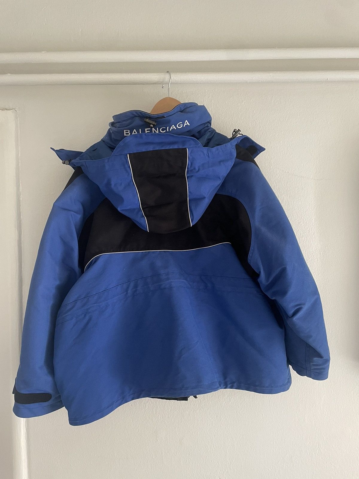 Balenciaga C-shape Swing parka Runway