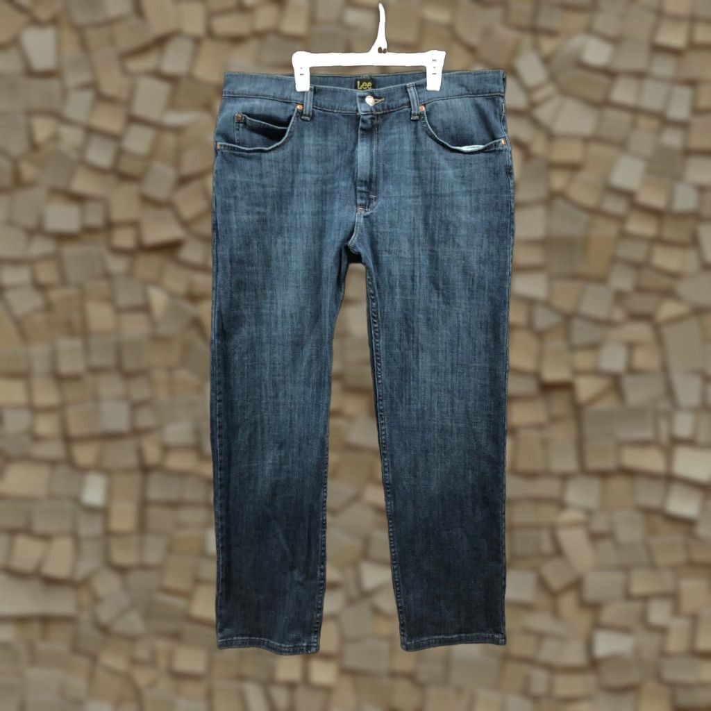 Lee Lee Jeans Mens Regular 38x32 Straight Leg Denim Blue Dark Wash Mid Rise 5-Pocket Comfort Brand Lee Modern Series Size US 38 / EU 54 - 1 Thumbnail
