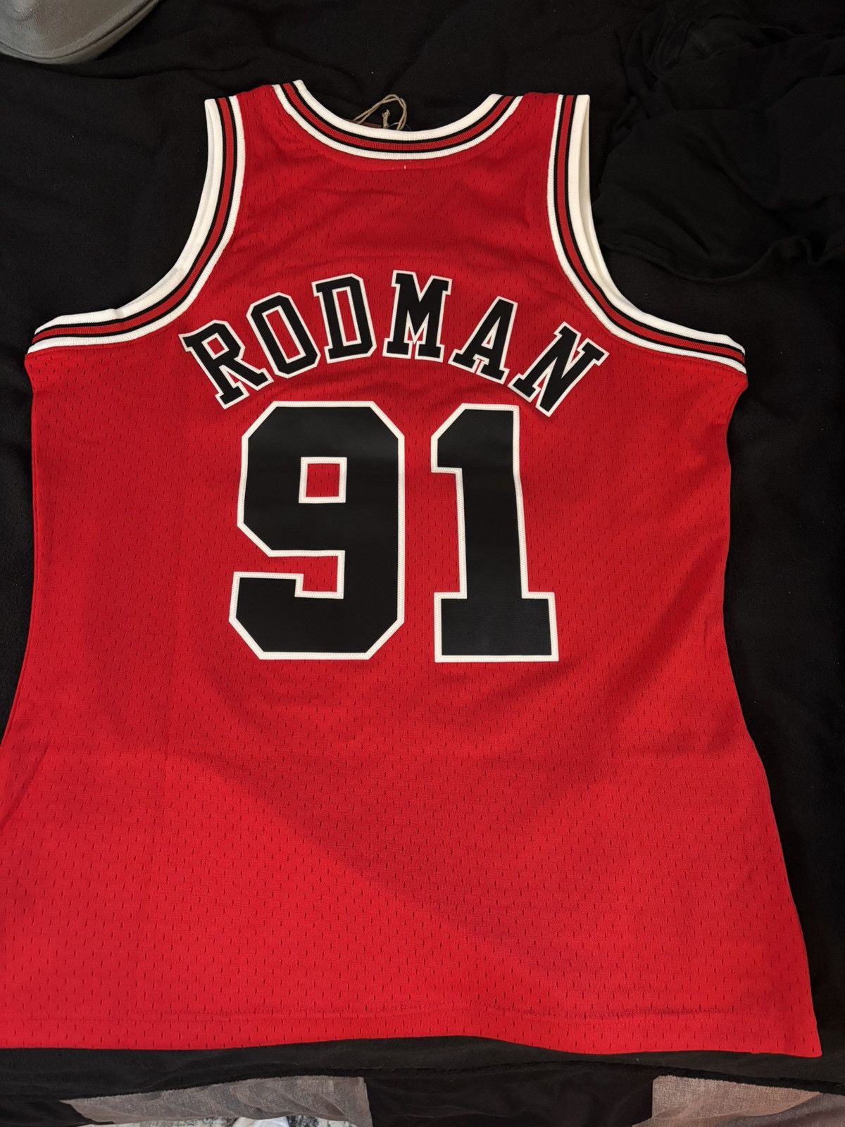 Mitchell & Ness Dennis Rodman ‘Red’ 1997-1998 Bulls Throwback Jersey Size US M / EU 48-50 / 2 - 2 Thumbnail