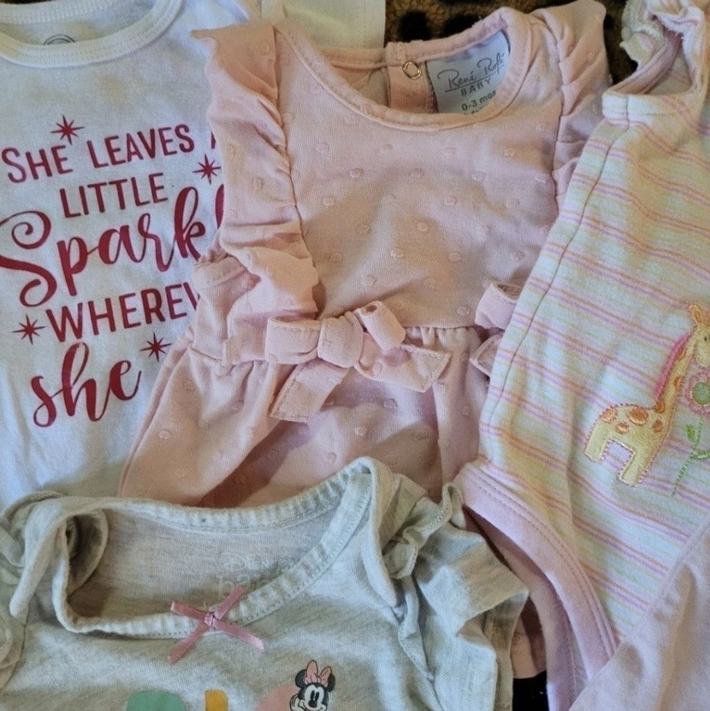 Other Baby girl clothes 0-3m onesies, Carter's guc Size XXS / US 00 / IT 34 - 3 Thumbnail