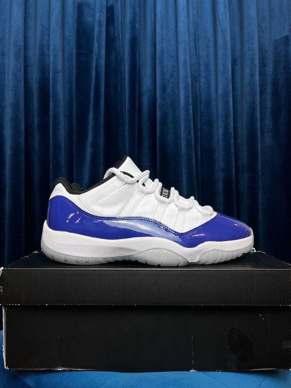 Air Jordan 11 Retro Low White Concord
