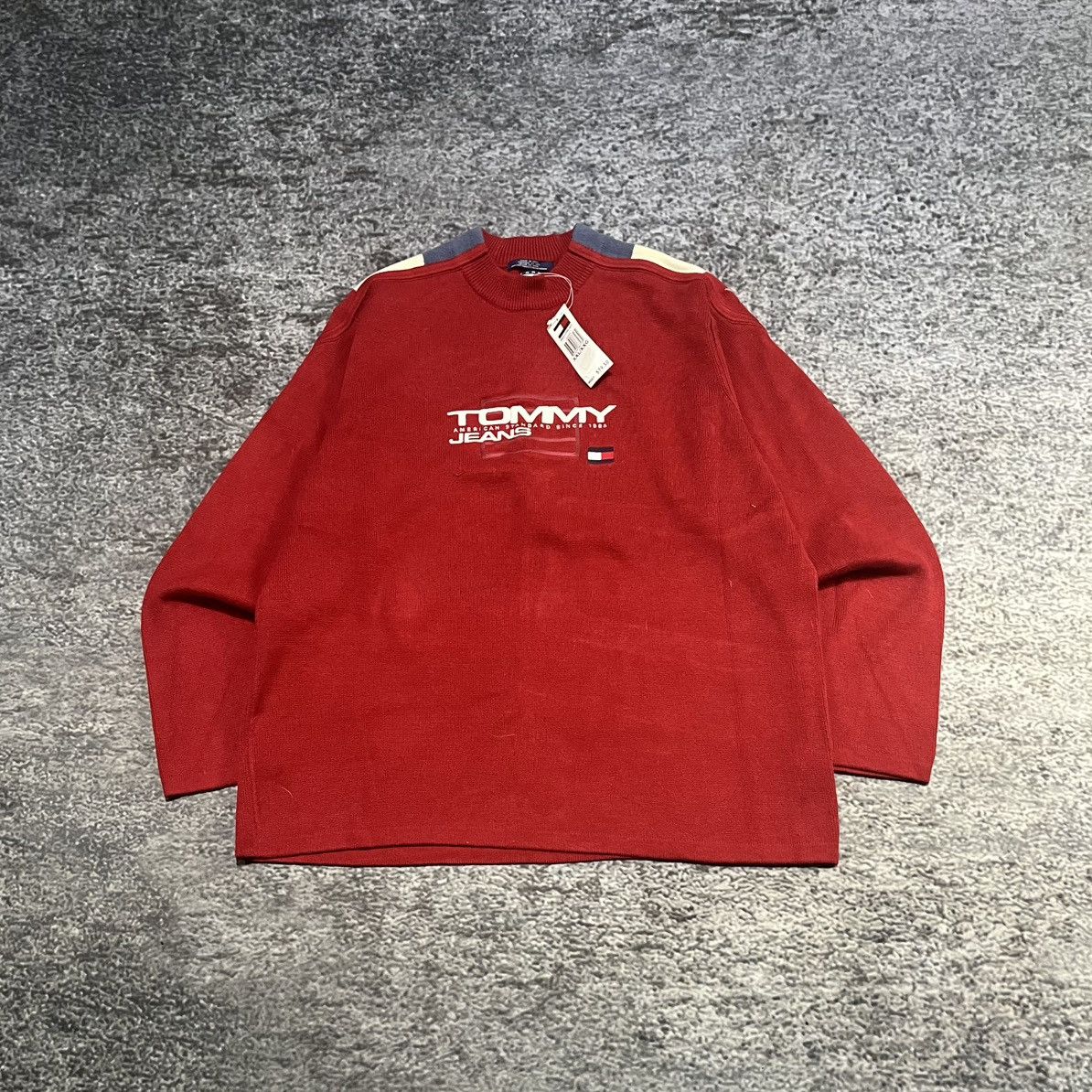 Tommy Hilfiger Vintage Tommy Hilfiger Jeans Embroidered Logo 2000s Sweater Size US XXL / EU 58 / 5 - 1 Thumbnail