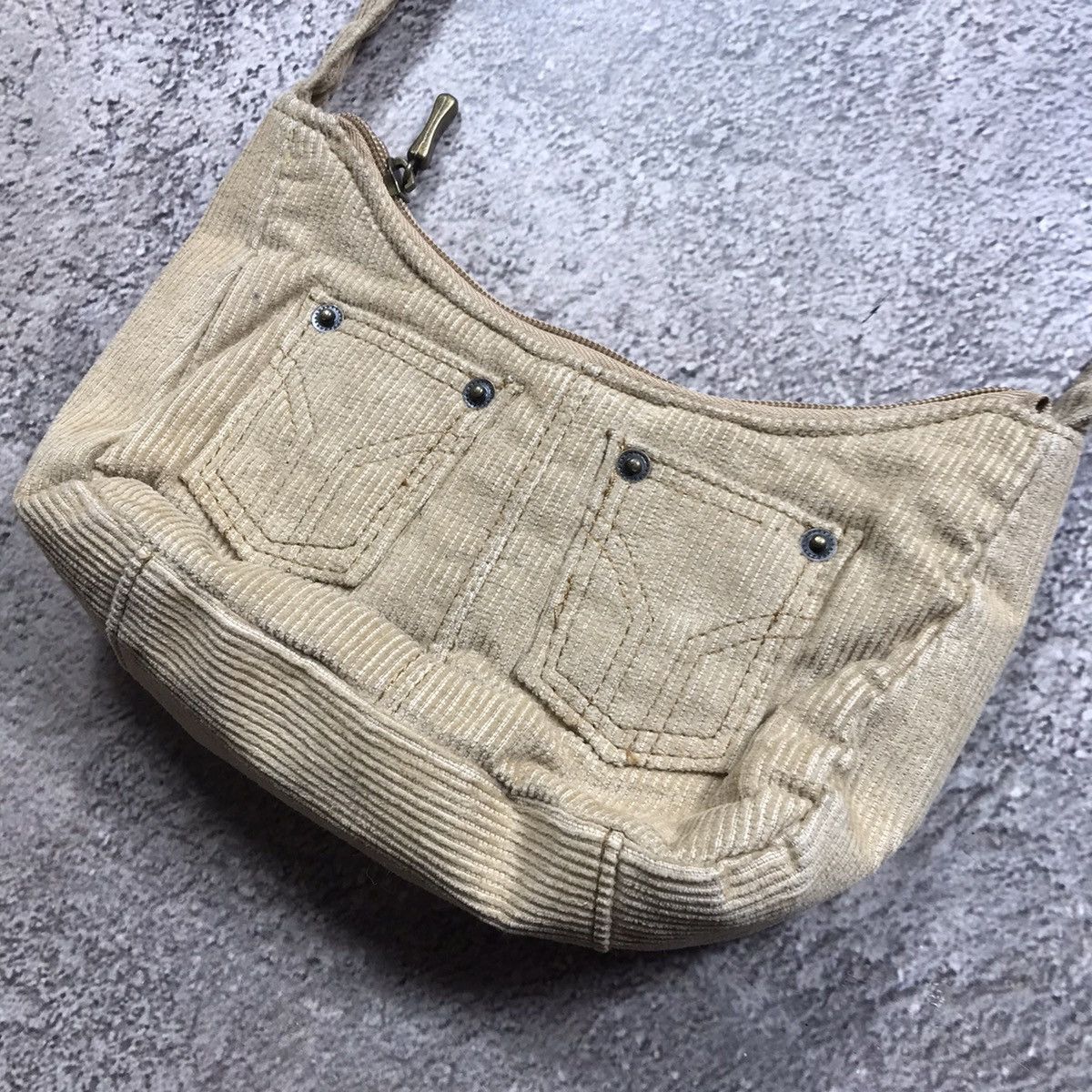 Vintage Vintage Y2K Cream Crossbody Bag Japanese Streetwear Faded OS Size ONE SIZE - 3 Thumbnail