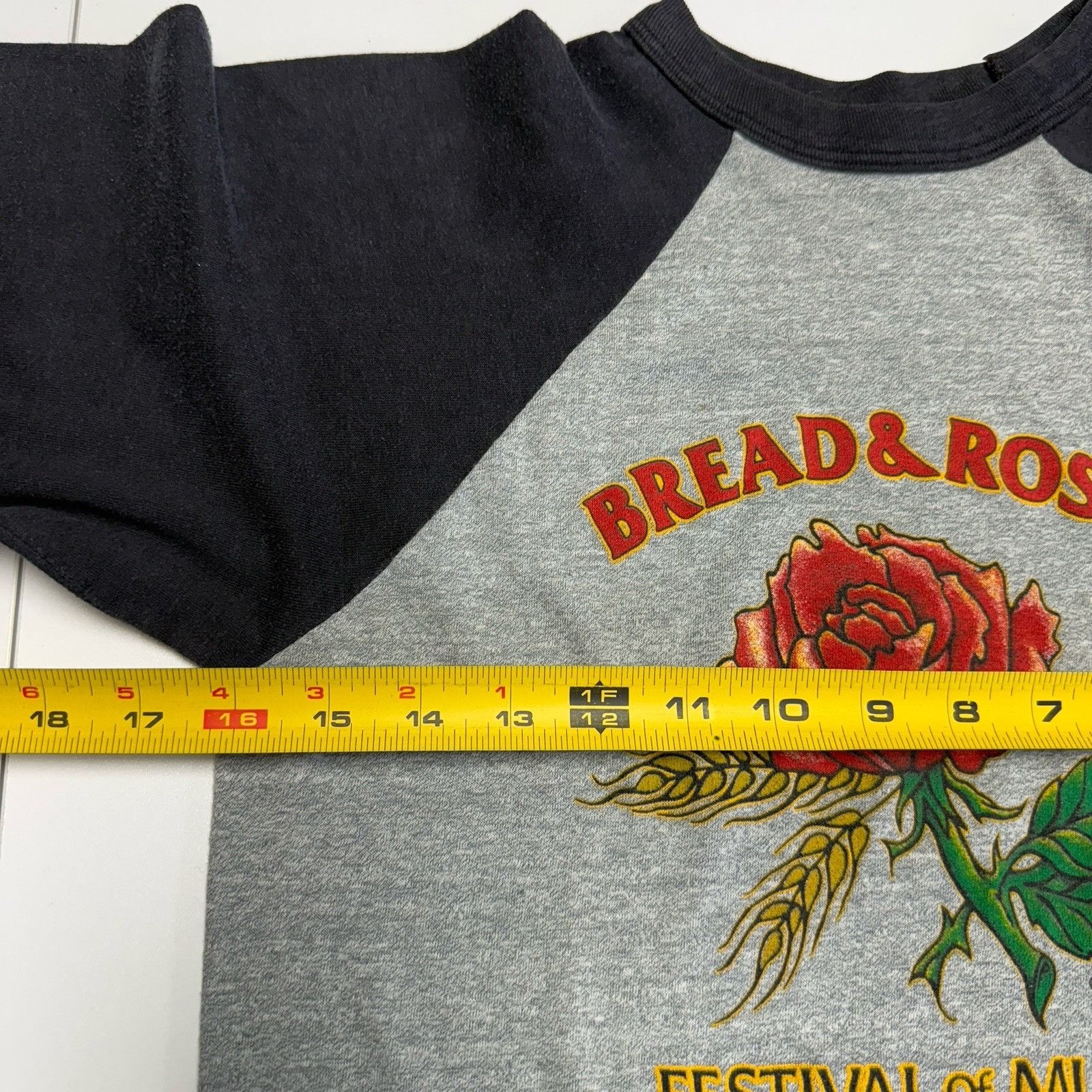 Band Tees Vintage 80s Bread & Roses Music Festival T Shirt 1981 Greek Size US M / EU 48-50 / 2 - 9 Thumbnail