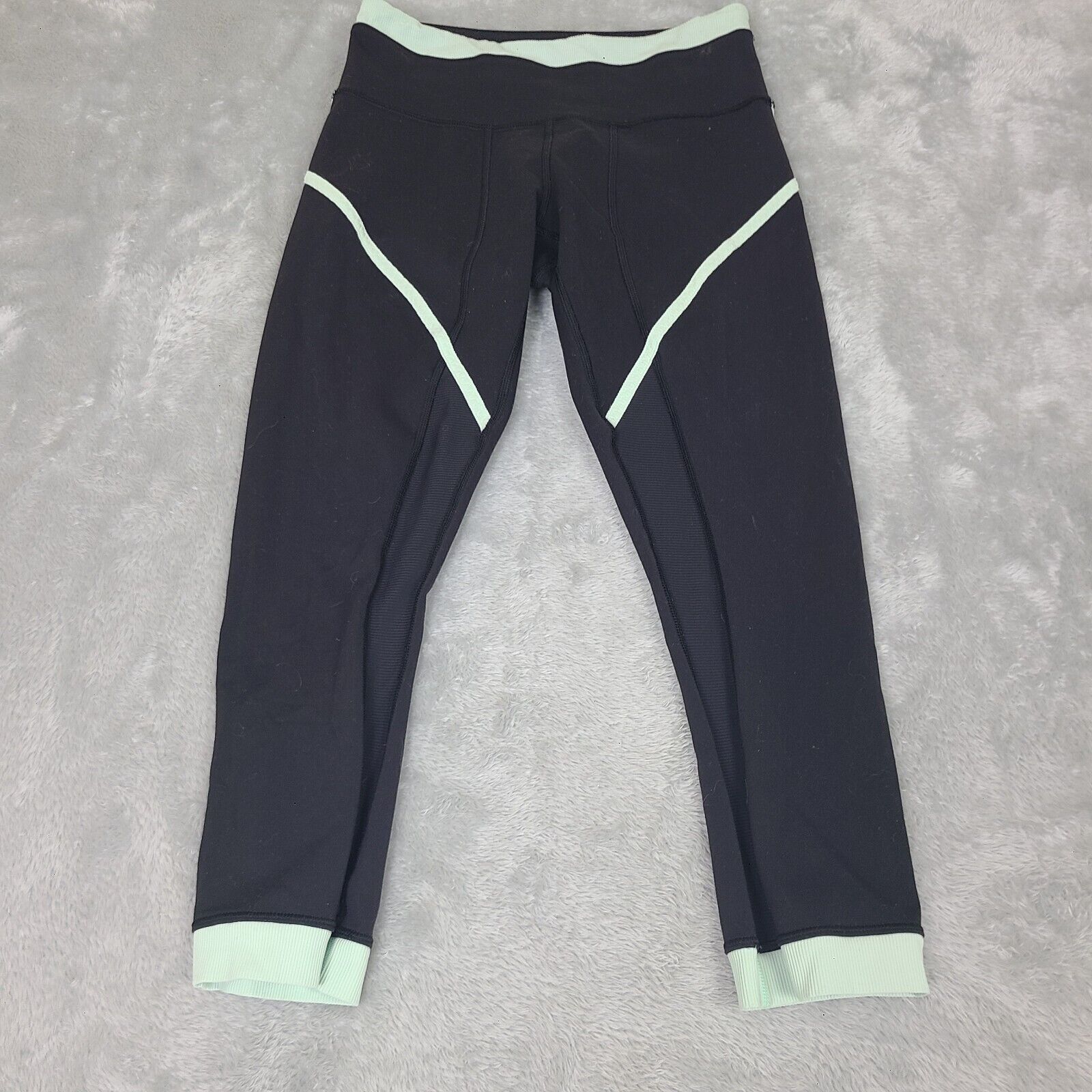 Lululemon Women's Lululemon Black Stretch Pull On Capri YOGA Leggings Size 27" / US 4 / IT 40 - 1 Thumbnail