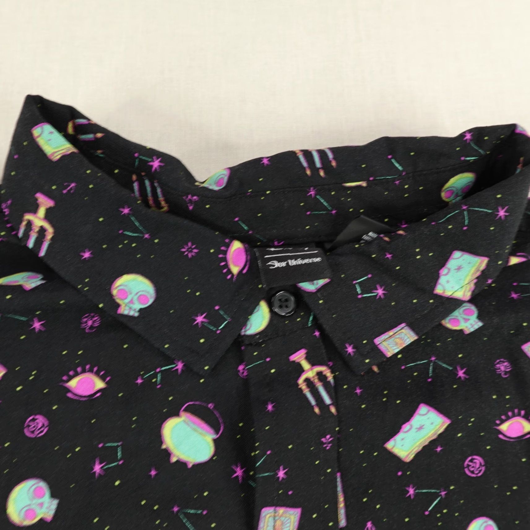 Disney VINTAGE Disney Shirt Mens XL Black Pink Hocus Pocus Button Up Short Sleeve Collared Shirt Halloween Movie Graphic Print M/L Everyday Mens Size US XL / EU 56 / 4 - 2 Thumbnail
