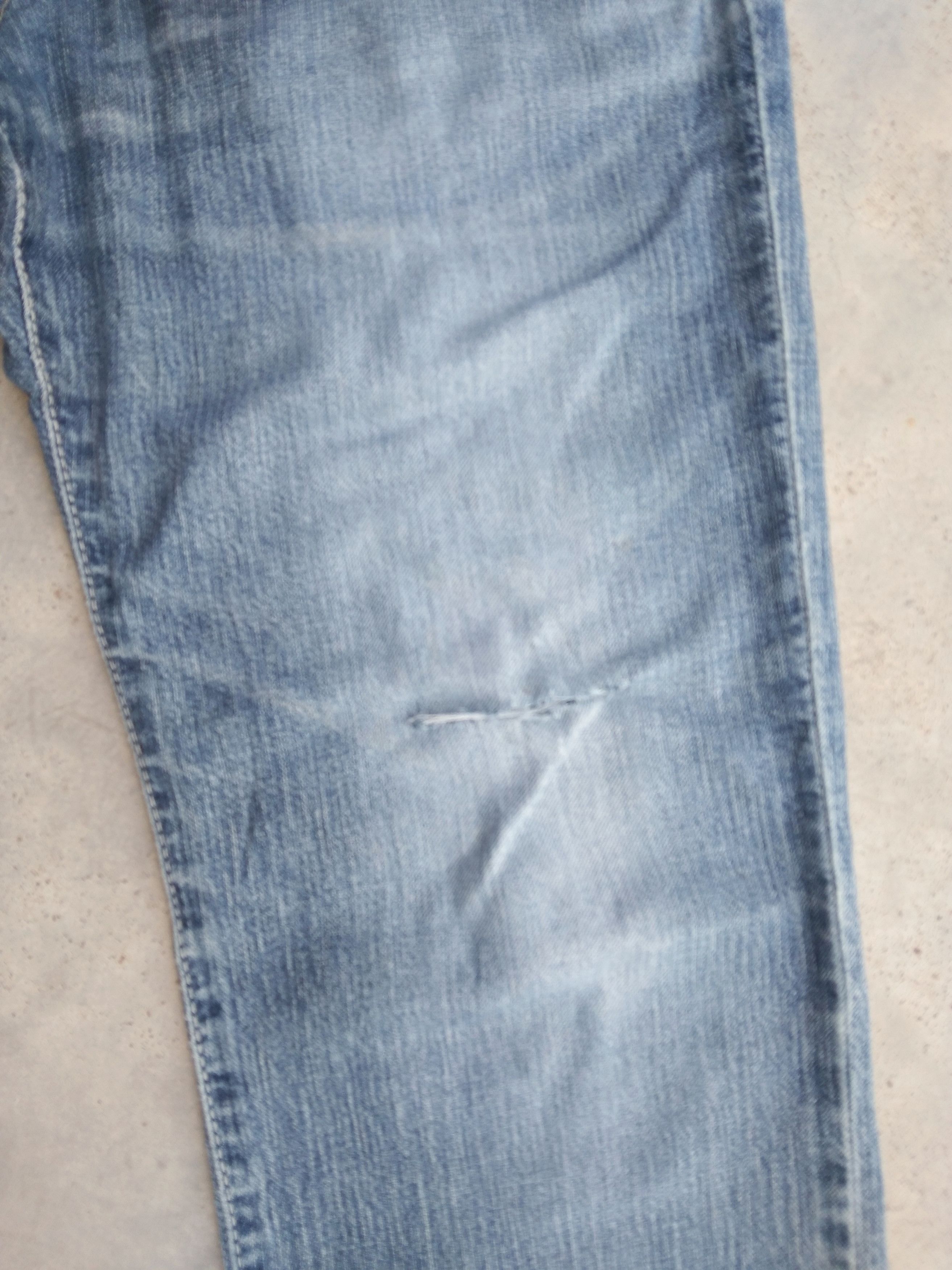 Wrangler Vintage Faded Blue Wrangler Distressed Jeans 29x28 Size US 29 - 4 Thumbnail
