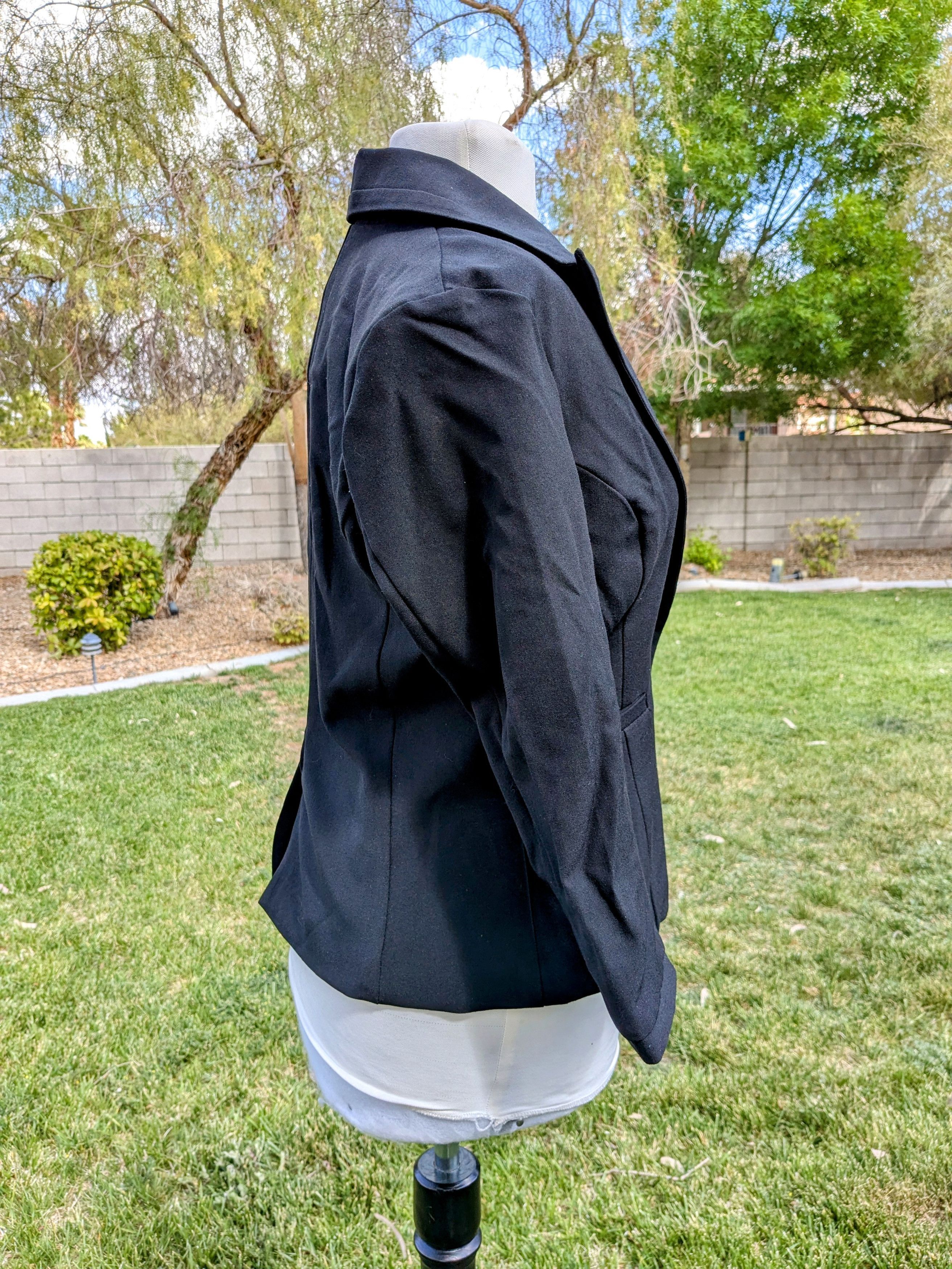 Designer Petite Midnight 2-Button Blazer Short Jacket Lapel Coat EUC Size M / US 6-8 / IT 42-44 - 2 Thumbnail