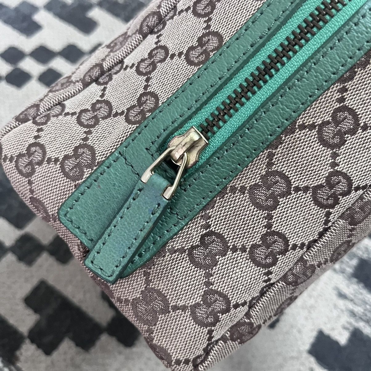 Gucci Authentic Gucci GG Monogram Small Handle Handbag Size ONE SIZE - 5 Thumbnail