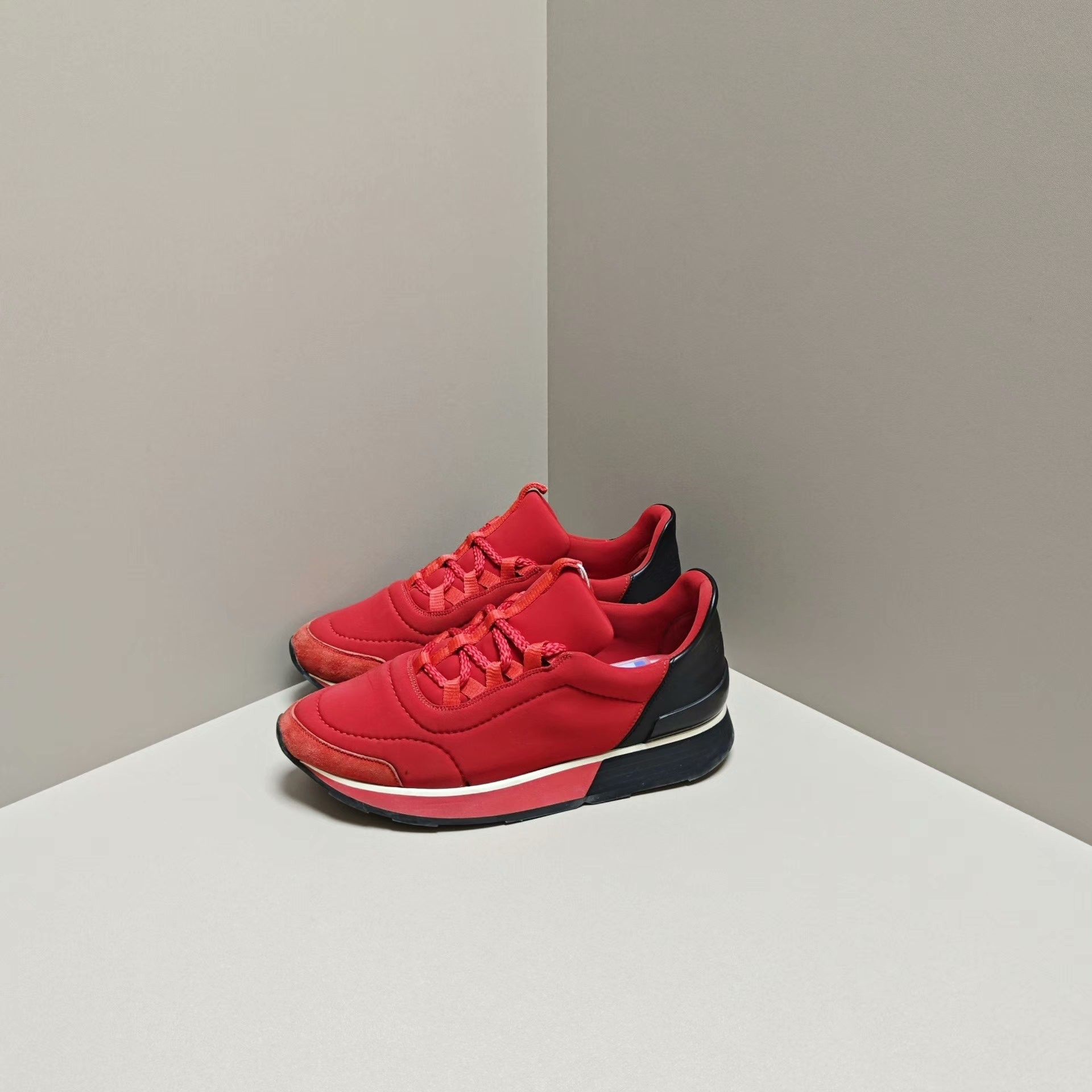 Hermes Hermes Casual Lowtop Sneakers us_7 Women Size US 7 / IT 37 - 1 Thumbnail