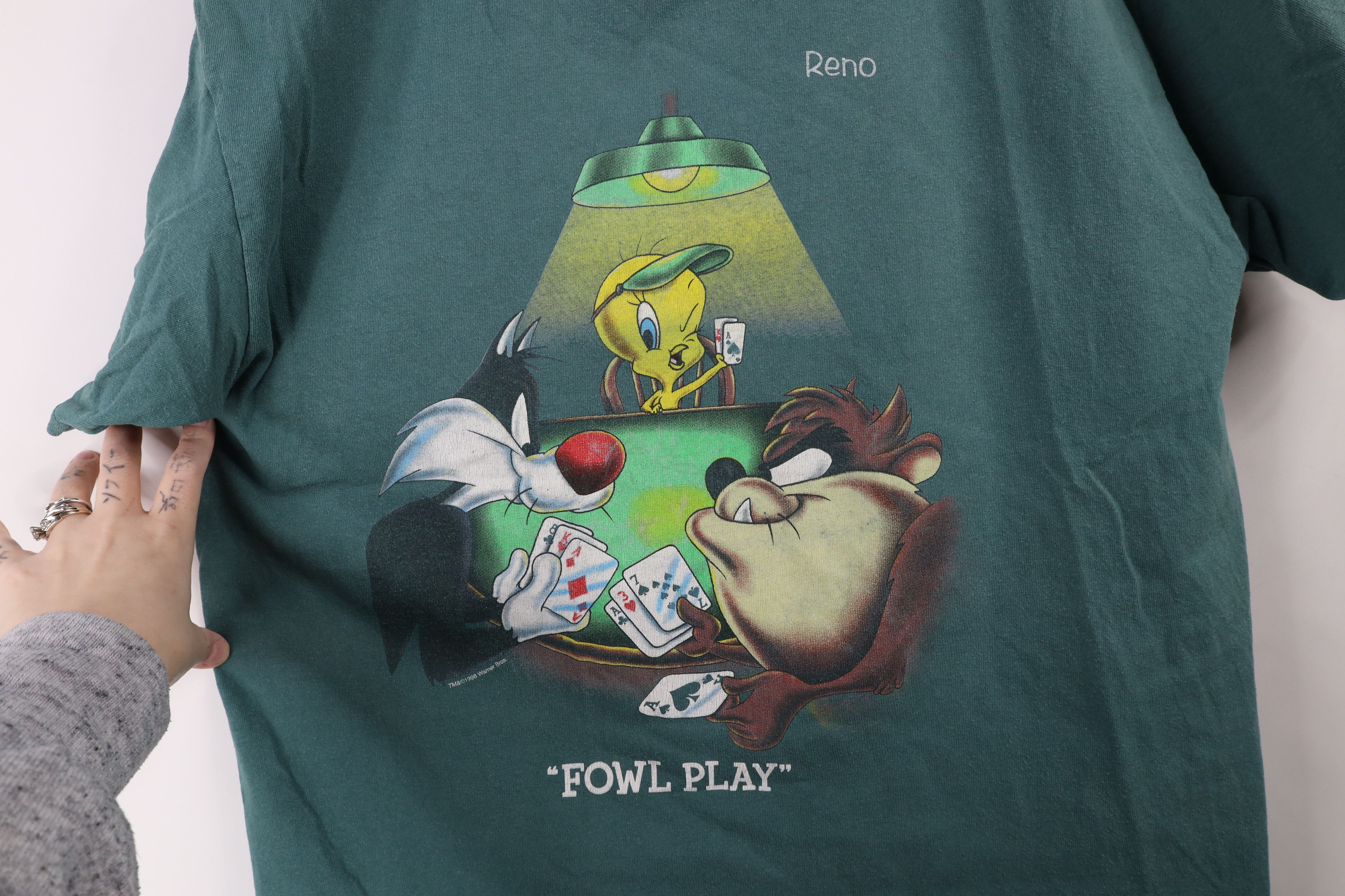 Vintage Vintage 90s Looney Tunes Fowl Play Poker Reno Nevada T-Shirt Size US L / EU 52-54 / 3 - 5 Thumbnail