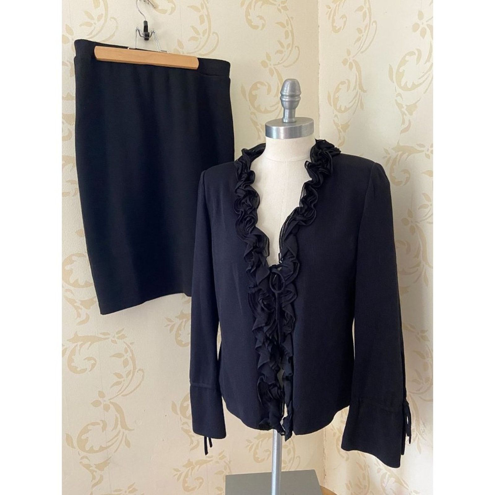 St. John Ladies Size 4-6 St. John Evening by Marie Gray Jac Size S / US 4 / IT 40 - 7 Thumbnail