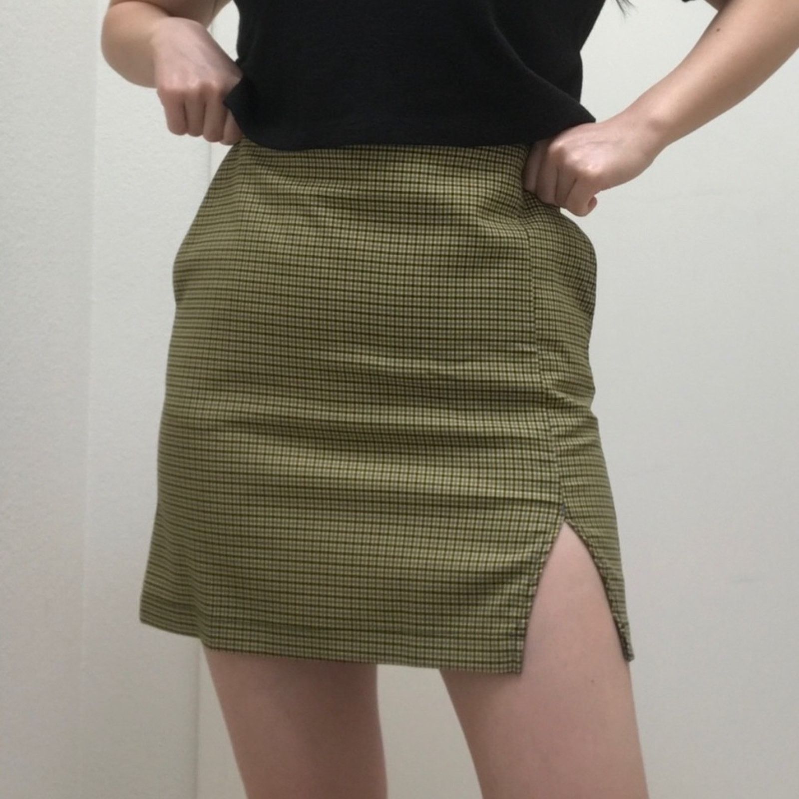 Urban Outfitters Urban Outfitters UO Darren Notched Pelmet Yellow Mini Skirt Size 26" / US 2 / IT 38 - 1 Thumbnail