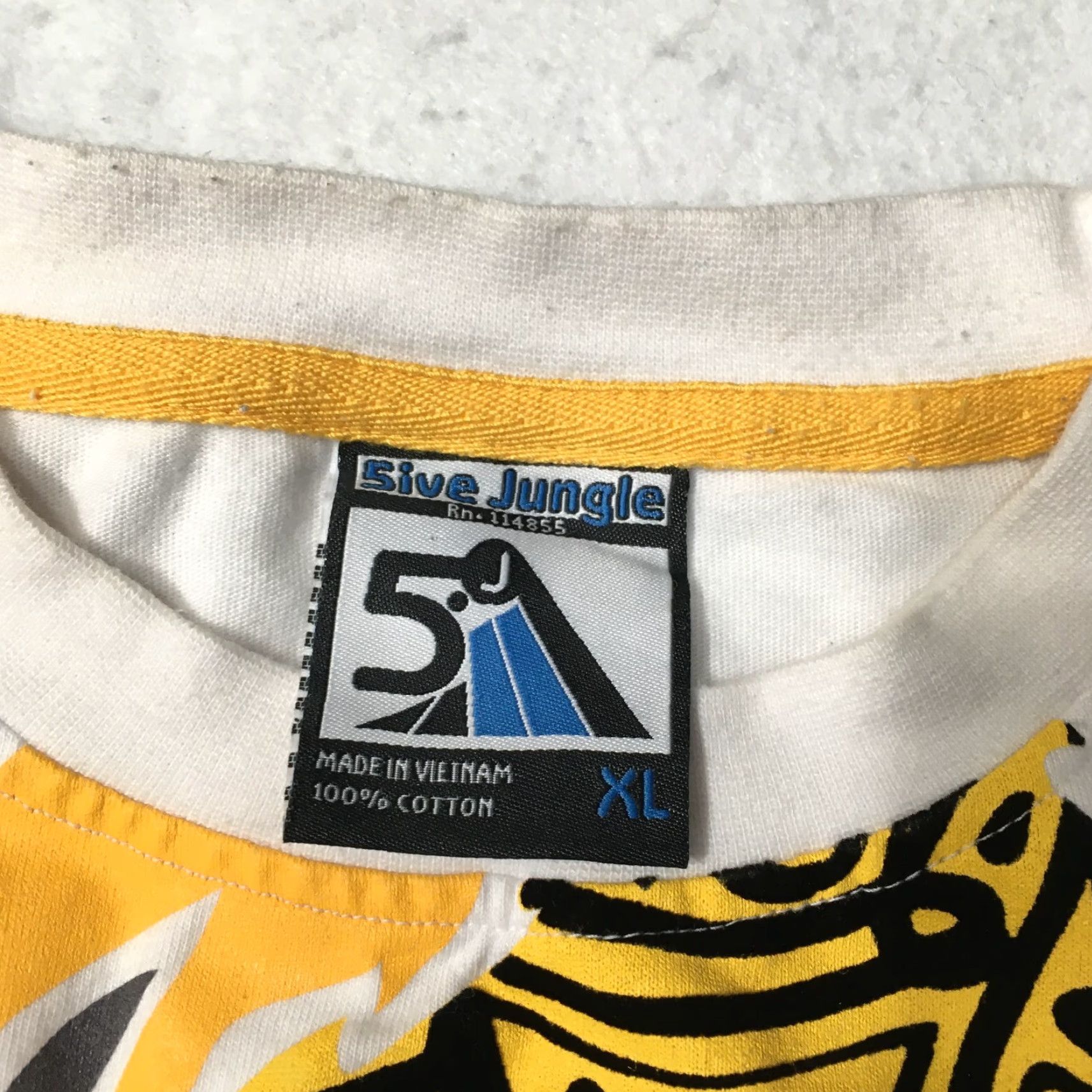 Vintage 5ive Jungle Graphic T-Shirt Mens XL White 100% Cotton Crew Neck Short Sleeve Jungle Lion Vintage Size US XL / EU 56 / 4 - 4 Thumbnail