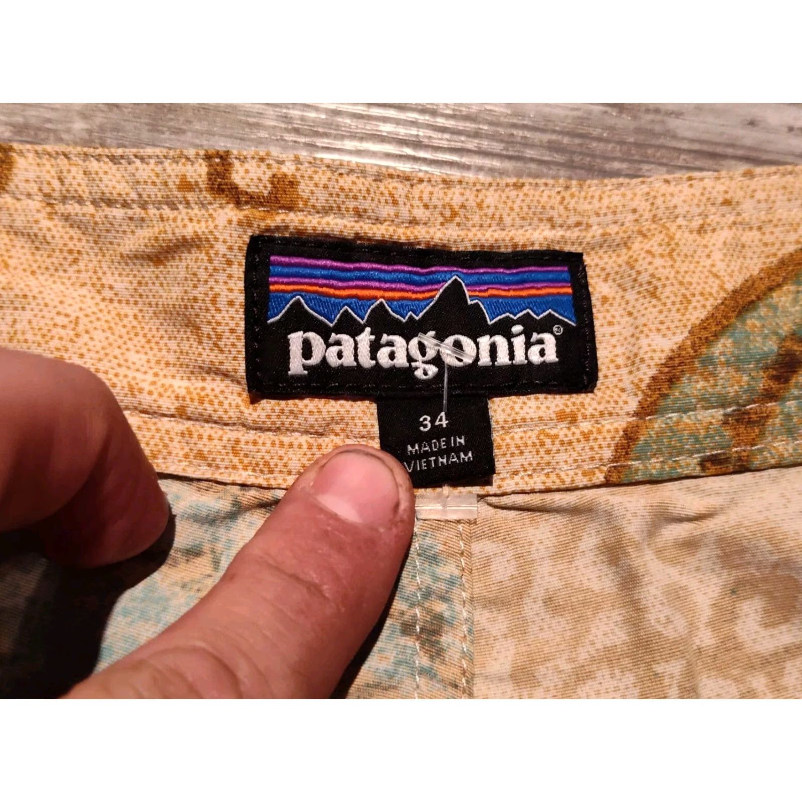 Patagonia Patagonia Wavefarer Shorts Mens 34 Boardshorts Stretch Tropical Beach Tan Brown Size US 34 / EU 50 - 7 Thumbnail