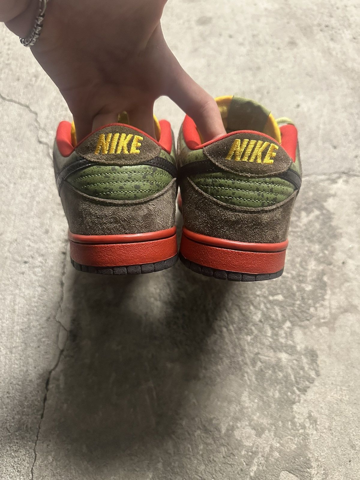 Nike 2009 Nike SB Dunk Low “Asparagus” Size US 11.5 / EU 44-45 - 6 Thumbnail