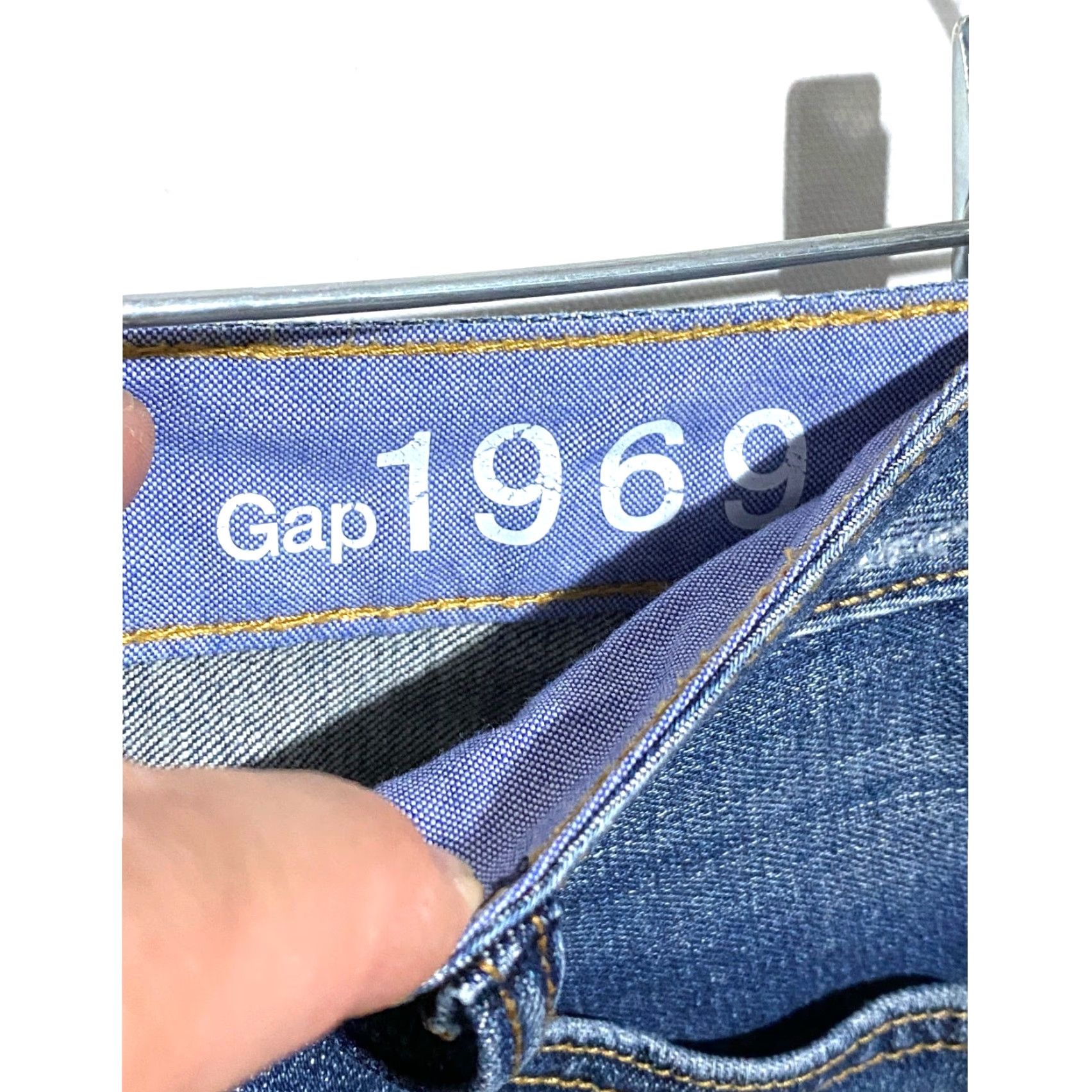 Gap VINTAGE Gap 1969 Denim Jean Skirt Gold Button Front Stretch Sz 24/00 Classic Preppy Y2K Women Skirt A-Line Knee Length Blue Cotton Spandex Mulit? Size 24" / US 00 / IT 34 - 6 Thumbnail